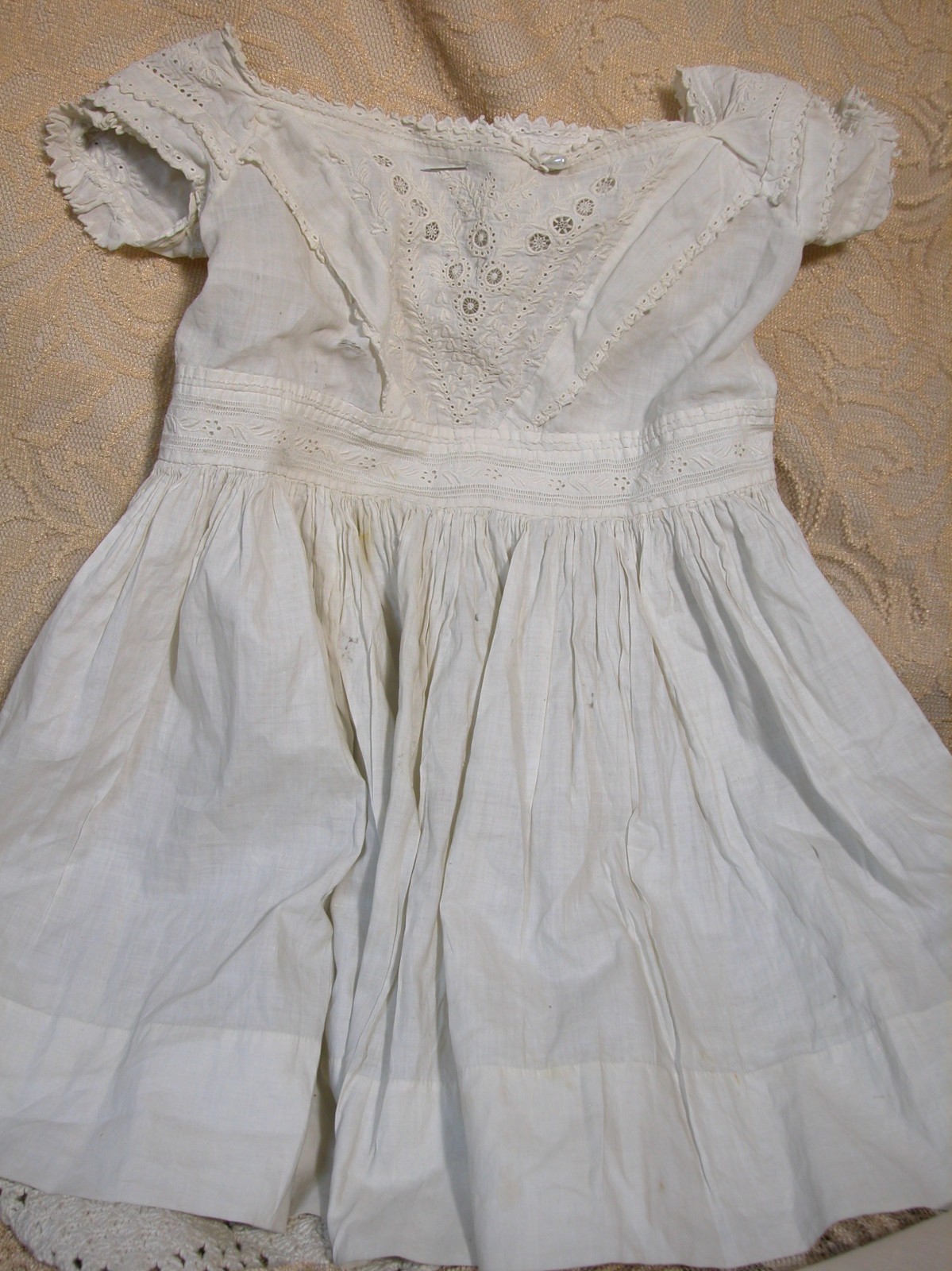 Beautiful Antique White Cotton Doll Dress for German or French Doll 18\ Beautiful Antique White Cotton Doll Dress for German or French Doll 18\