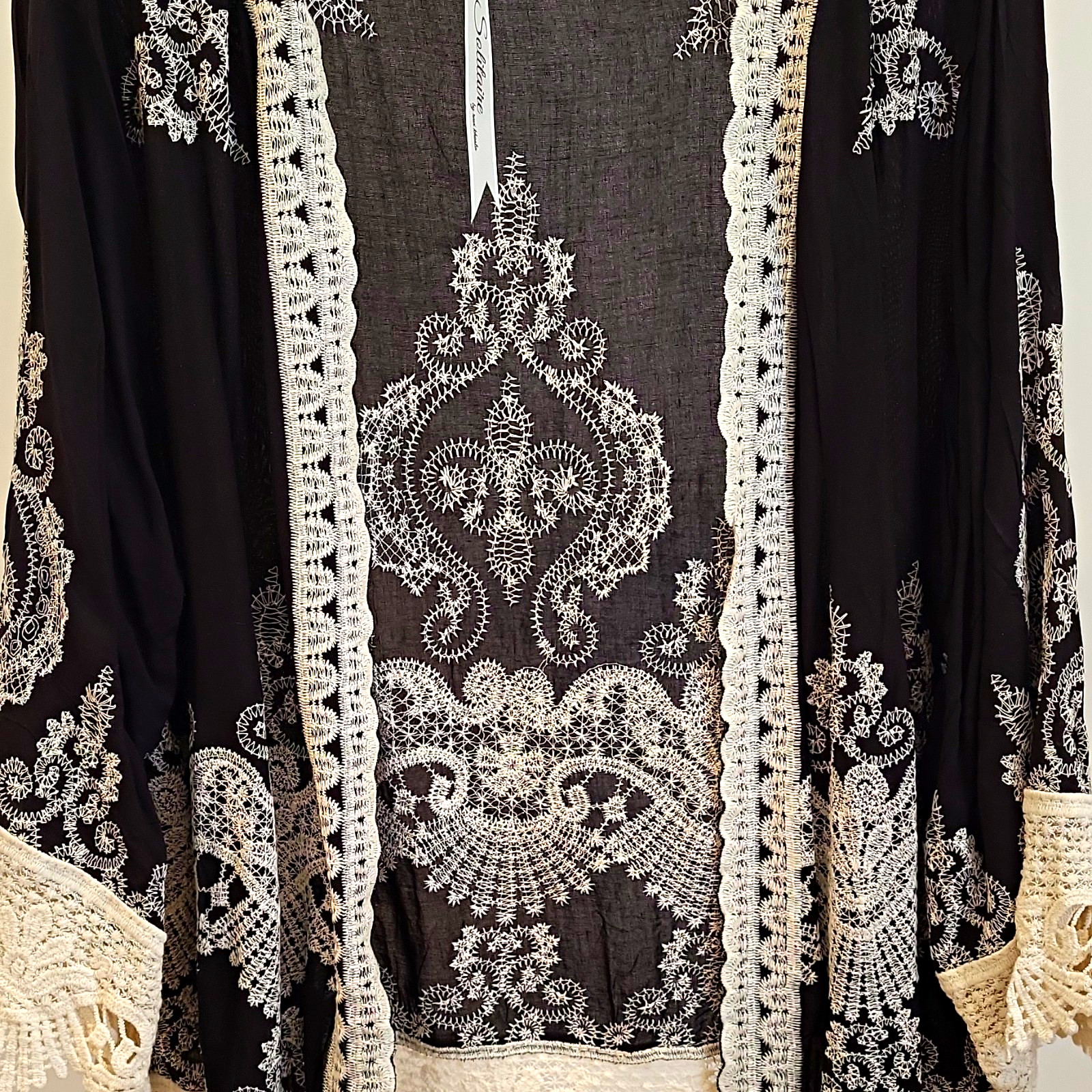 Solitaire Women’s XL Black/White Floral Lace Open-Front Boho Kimono Top