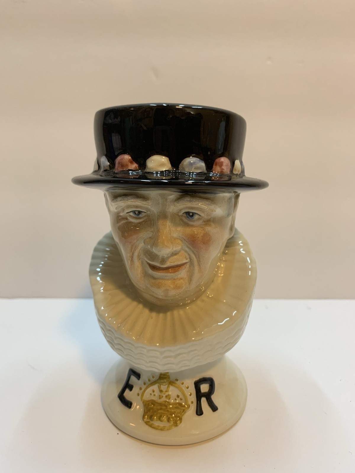 Porcelain YEOMAN OF THE GUARD / Antique English Beefeater Head Figurine- England