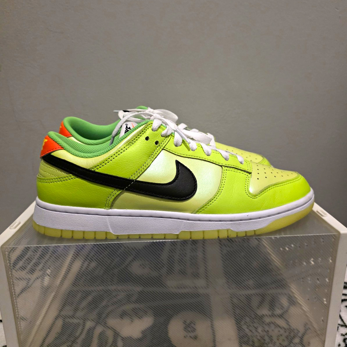 Nike Dunk Low Top Lace-Up Sneakers Green/Black/White/Orange FJ4610-70z Nike Dunk Low Top Lace-Up Sneakers Green/Black/White/Orange FJ4610-70z