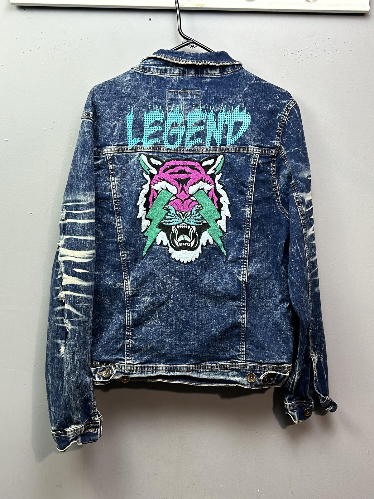 Black Pike Jacket Mens Medium Distressed Denim Trucker Embroidered Tiger Legend