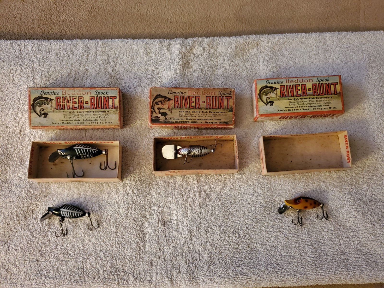 Lot Of Vintage Heddon Lures x 5 & 3 Old Cardboard Boxes River Runts Lot Of Vintage Heddon Lures x 5 & 3 Old Cardboard Boxes River Runts