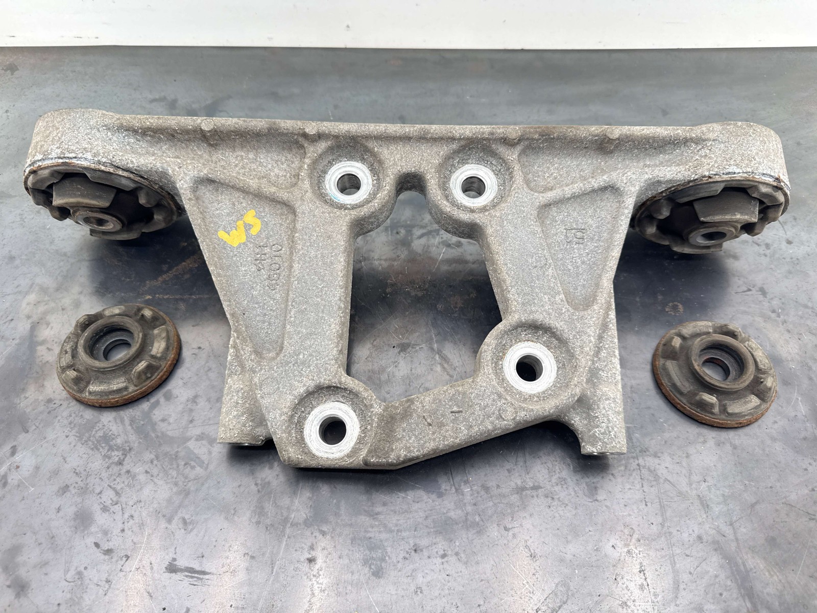 Rear Carrier/Differential Mount Bracket Bushings 52390-45010 Toyota Sienna 11-20