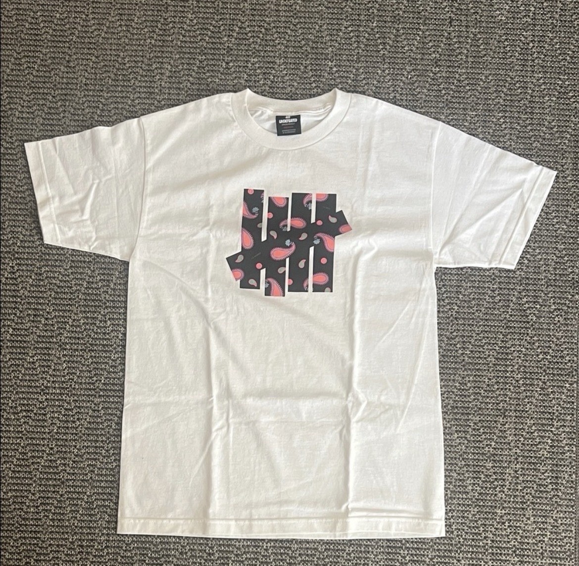 2012 Undefeated x All Gone White T-shirt Size Medium (limited item)