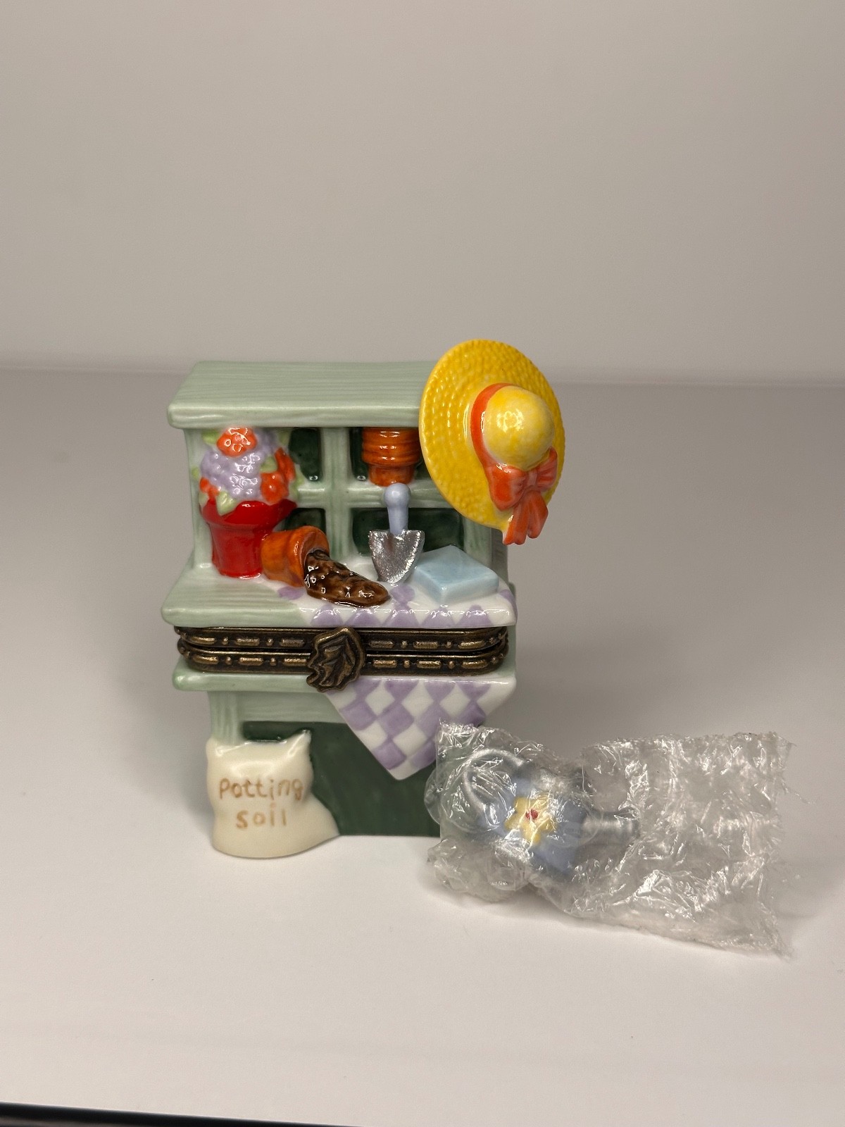 VTG Midwest PHB Gardening Club GARDENING HUTCH Porcelain Hinged Trinket Box VTG Midwest PHB Gardening Club GARDENING HUTCH Porcelain Hinged Trinket Box