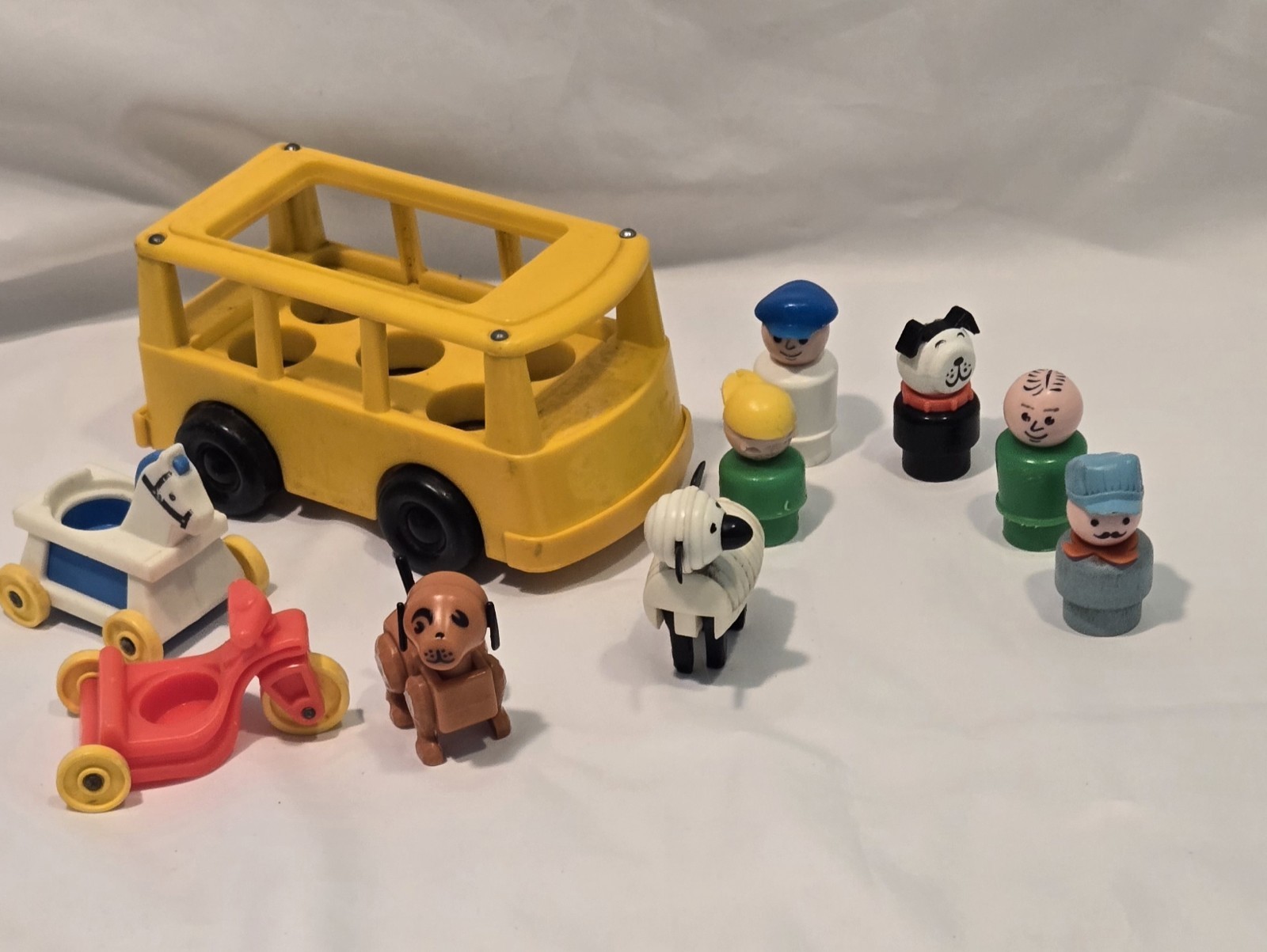 Vintage 10 pc Fisher-Price Family Mini-Bus People Dog Sheep Ride toys 1969 Vintage 10 pc Fisher-Price Family Mini-Bus People Dog Sheep Ride toys 1969