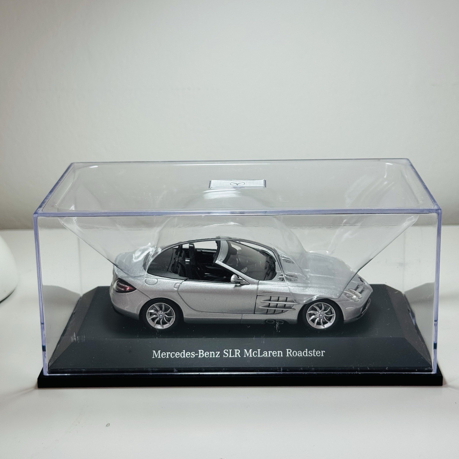 Minichamps Mercedes-Benz SLR McLaren Roadster Metallic 1:43 Scale