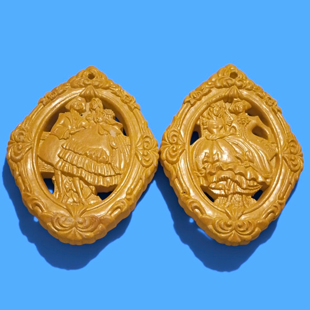Vintage Victorian Courting Couple Wall Plaques Pair Ornate Oval Romantic Decor