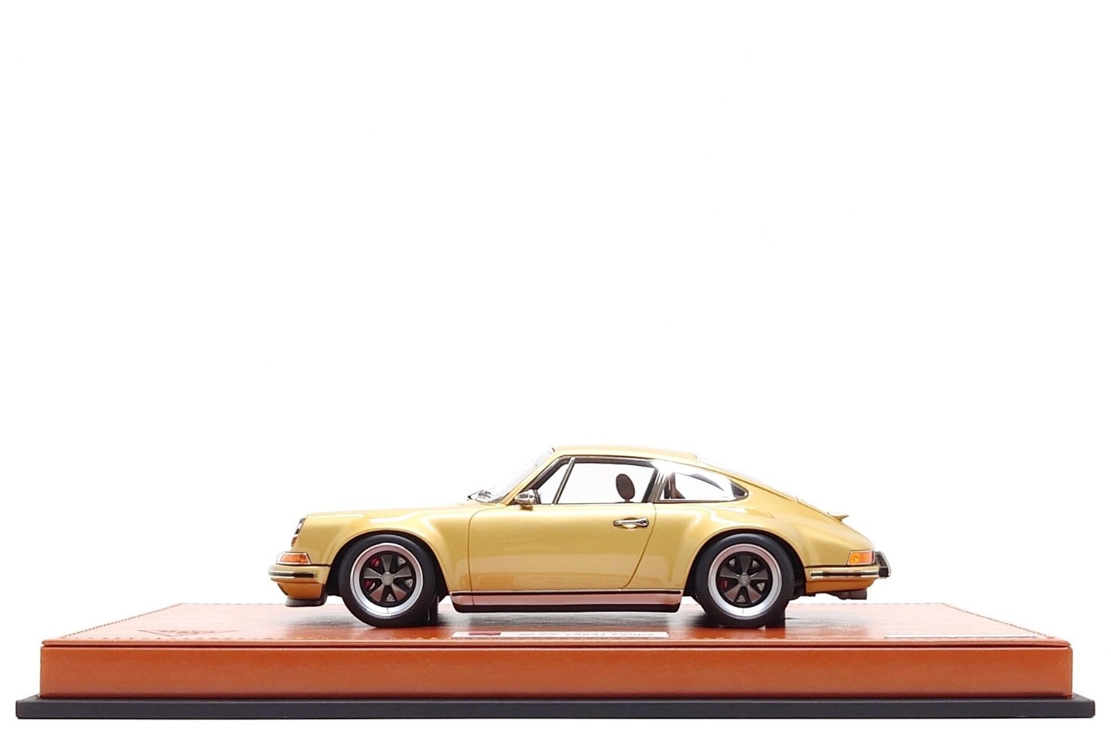 Make Up Eidolon 1:18 Singer Porsche 911 Coupe (964) in Gold