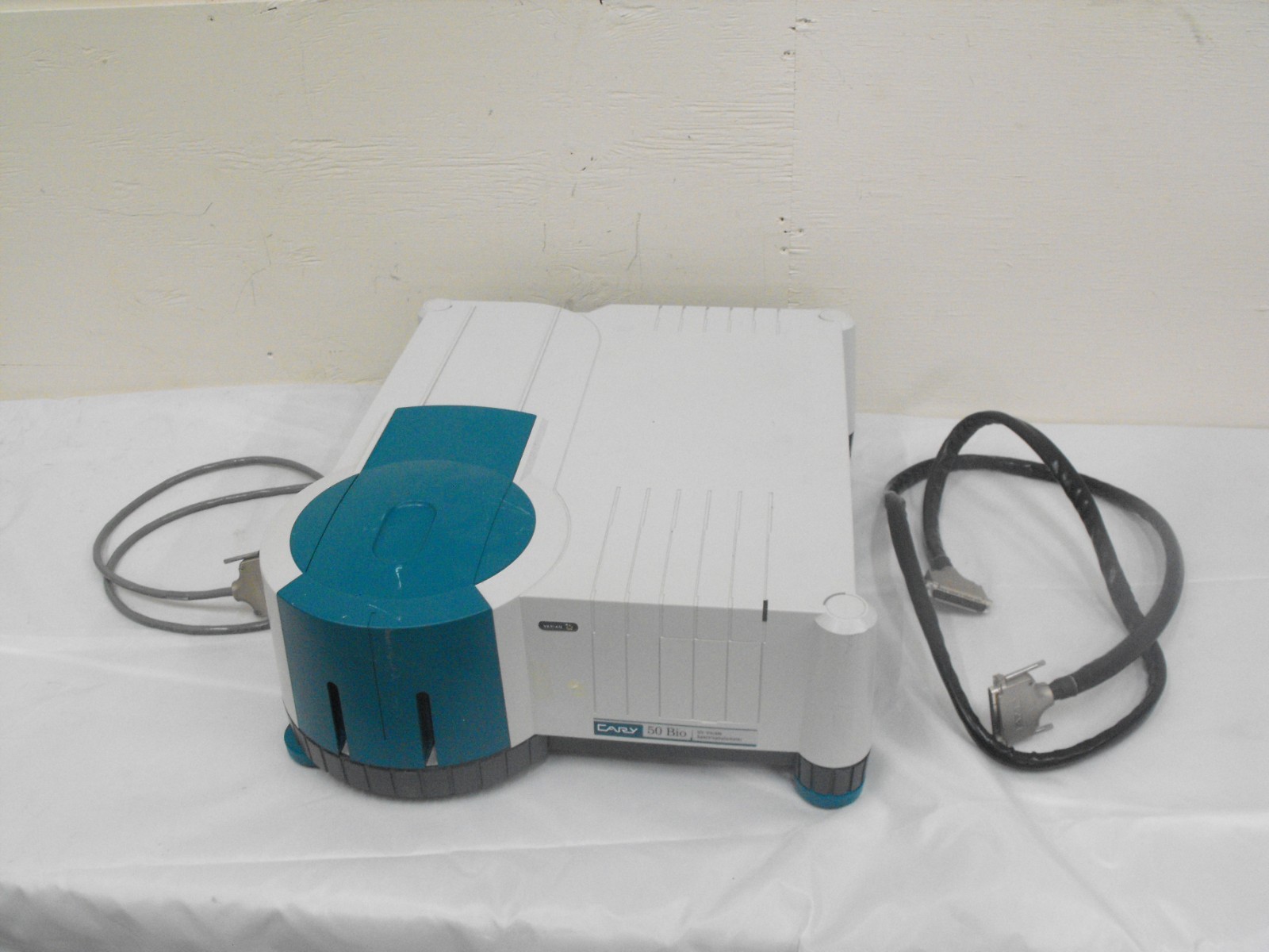 Varian Cary 50 Bio UV Spectrophotometer W/ Data Cable & Power Supply, tested