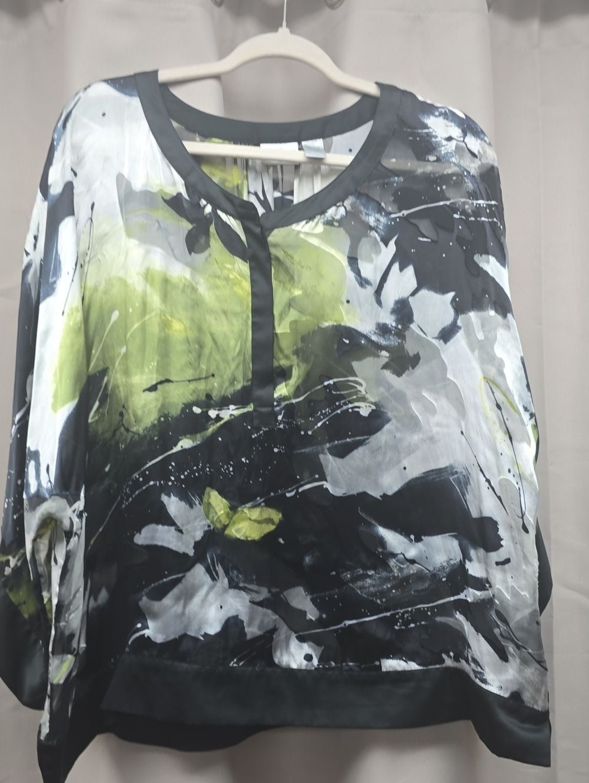 Chicos Women’s Abstract Print Long-Sleeve Shirt - Green/Black Chicos Women’s Abstract Print Long-Sleeve Shirt - Green/Black