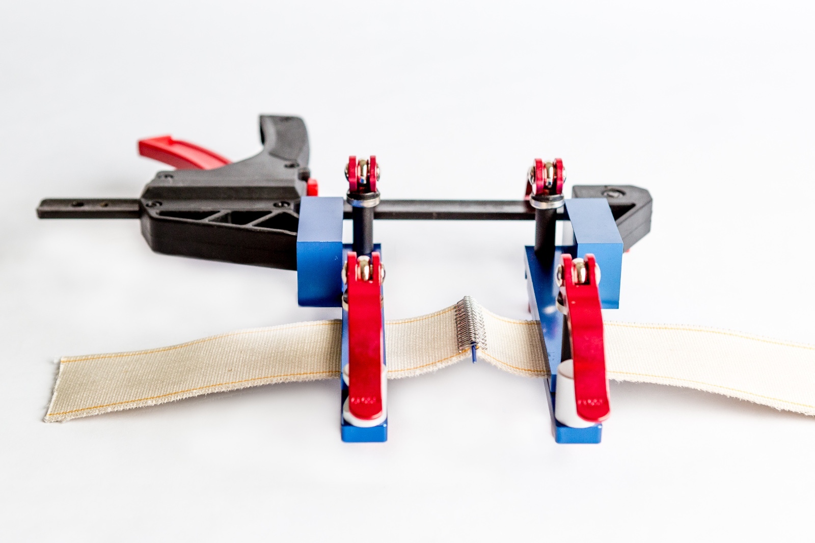 Belt joiner , Conveyor Belt Stretcher . Ironer belt Tensioner 