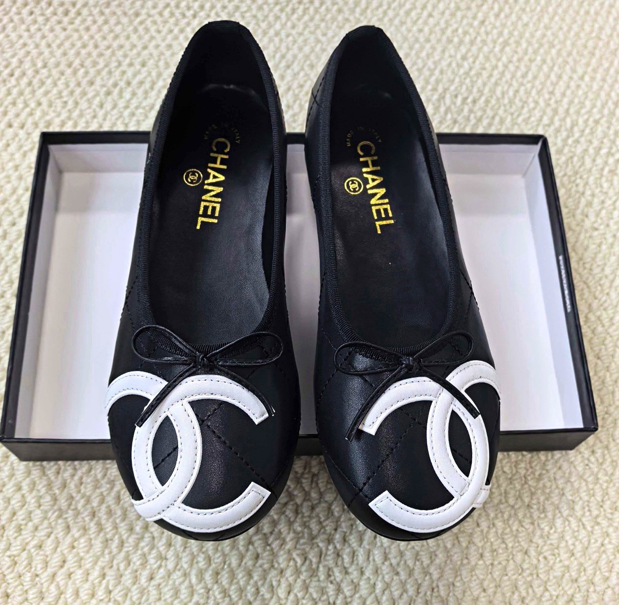CHANEL Women\'s Black Quilted Leather Ballet Flats White CC Logo Bow US 8 CHANEL Women\'s Black Quilted Leather Ballet Flats White CC Logo Bow US 8