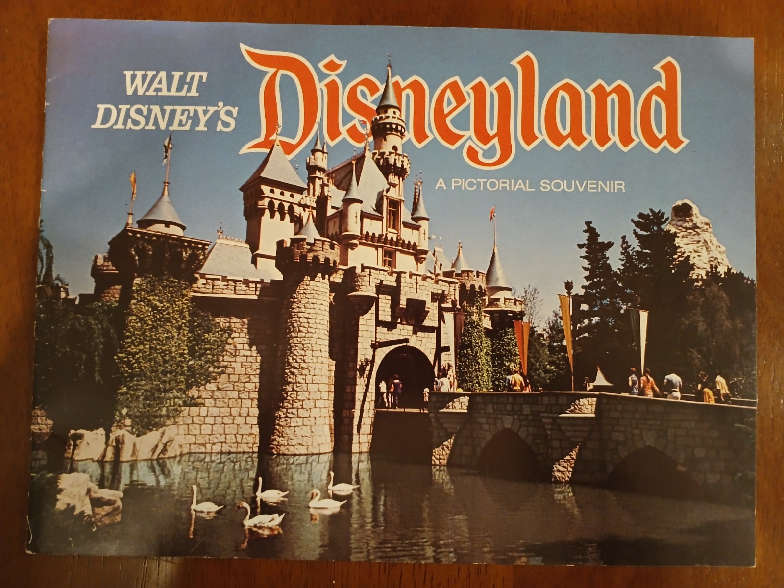 Vintage Walt Disney\'s Disneyland - A Pictorial Souvenir 1974  Edition - Nice