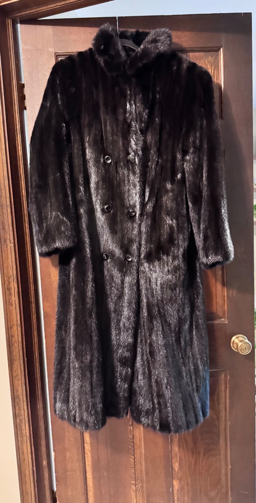 Stunning dark brown genuine mink full length and double breasted. Gorgeous. Stunning dark brown genuine mink full length and double breasted. Gorgeous.