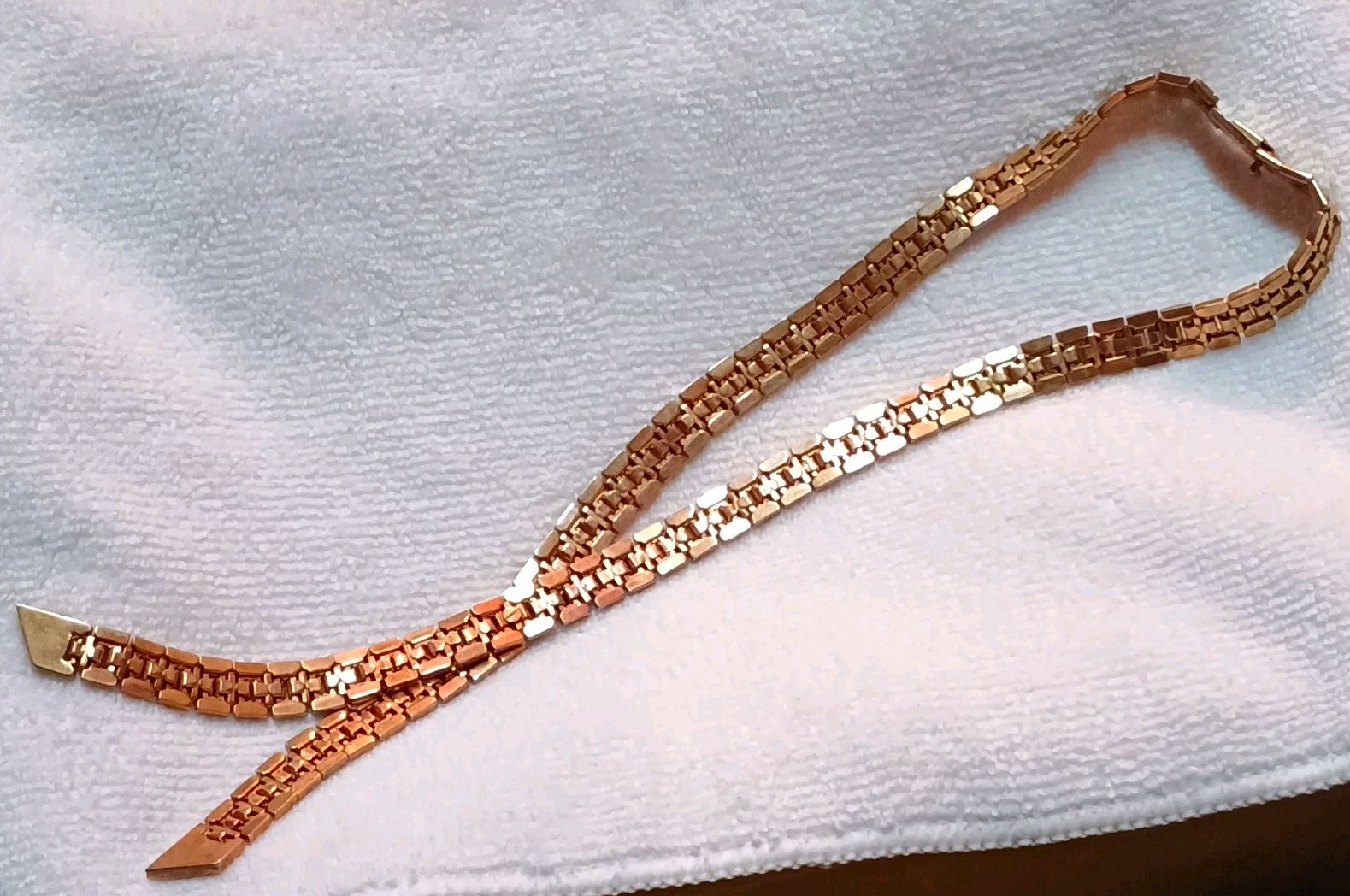 Vintage Trifari Box Chain Classic Statement Necklace Signed Gold Tone Vintage Trifari Box Chain Classic Statement Necklace Signed Gold Tone