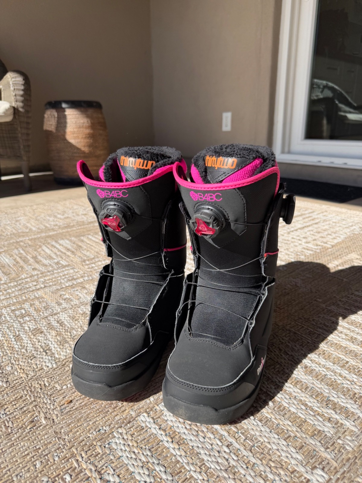 Brand Thirty Two:  Women\'s Snowboarding Boots Size 8