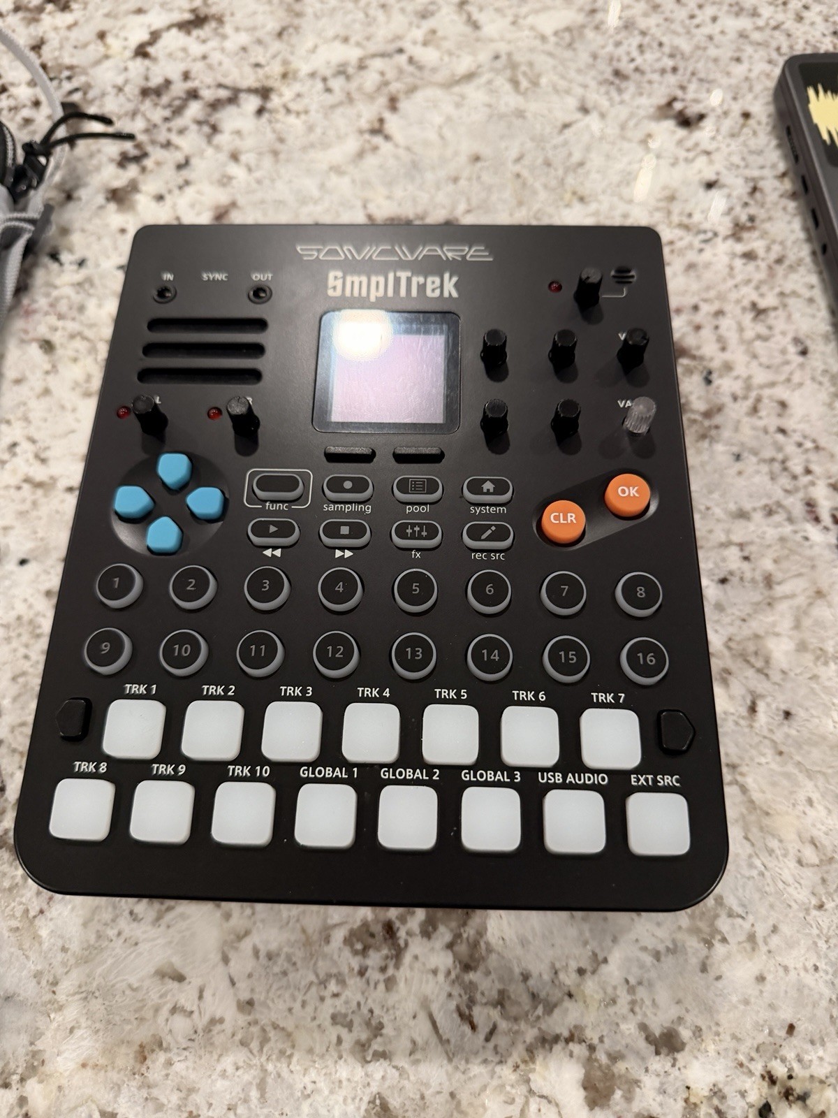 Sonicware SmplTrek Portable Production Sampler Workstation Drum Machine Sonicware SmplTrek Portable Production Sampler Workstation Drum Machine