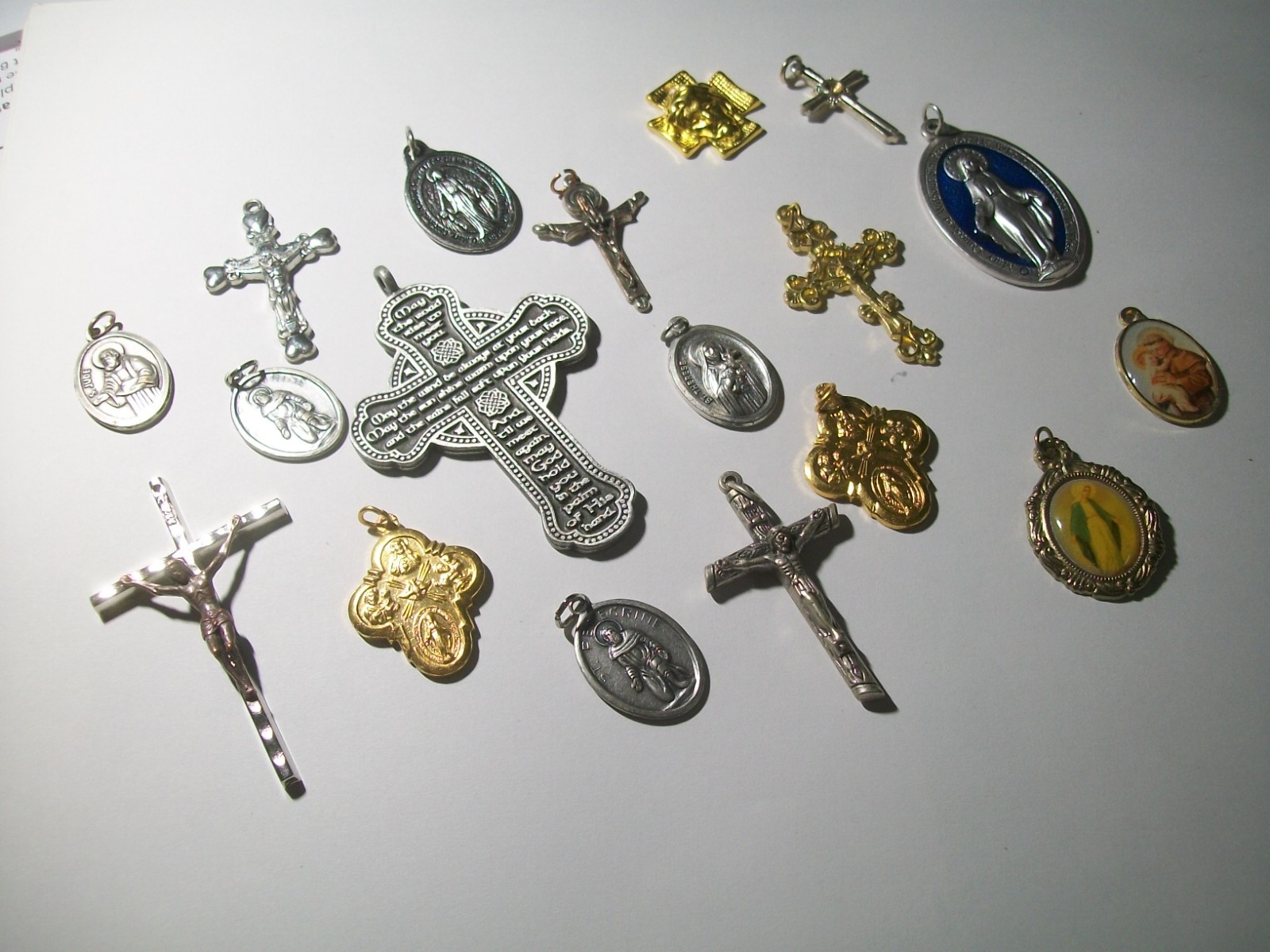 LOT of 18 Mixed Crossed Crucifixes & Medals Catholic Christianity Celtic Saints LOT of 18 Mixed Crossed Crucifixes & Medals Catholic Christianity Celtic Saints