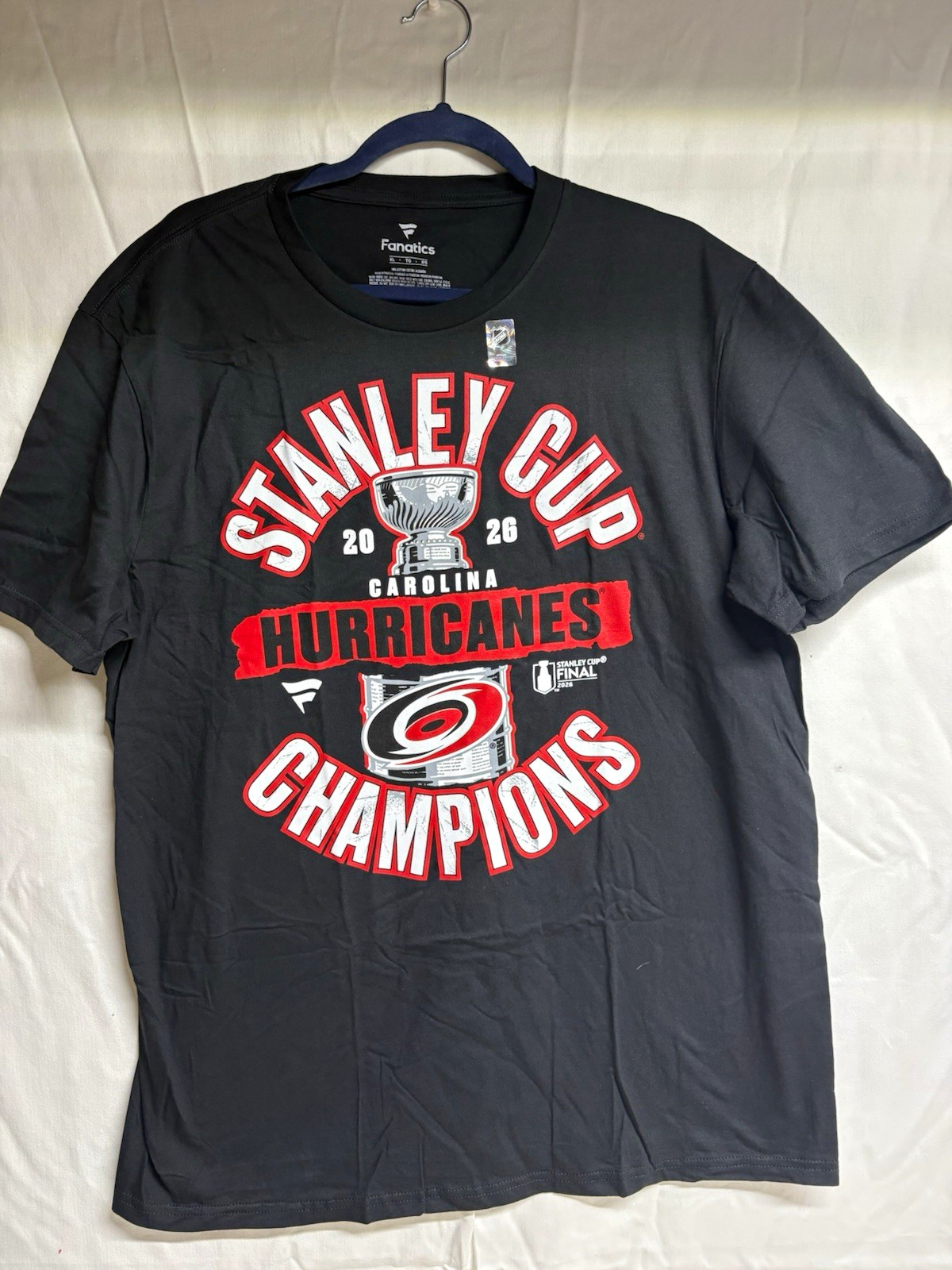 Fanatics Carolina Hurricanes Stanley Cup Champions Black T-Shirt Men\'s XL Fanatics Carolina Hurricanes Stanley Cup Champions Black T-Shirt Men\'s XL