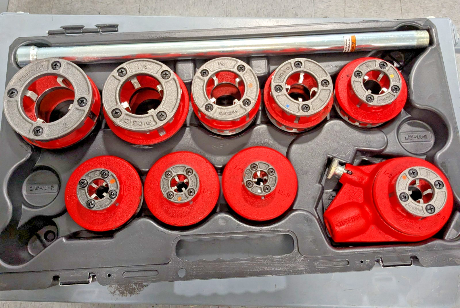 Ridgid 9-Die-Head Pipe Threader Set 1/8