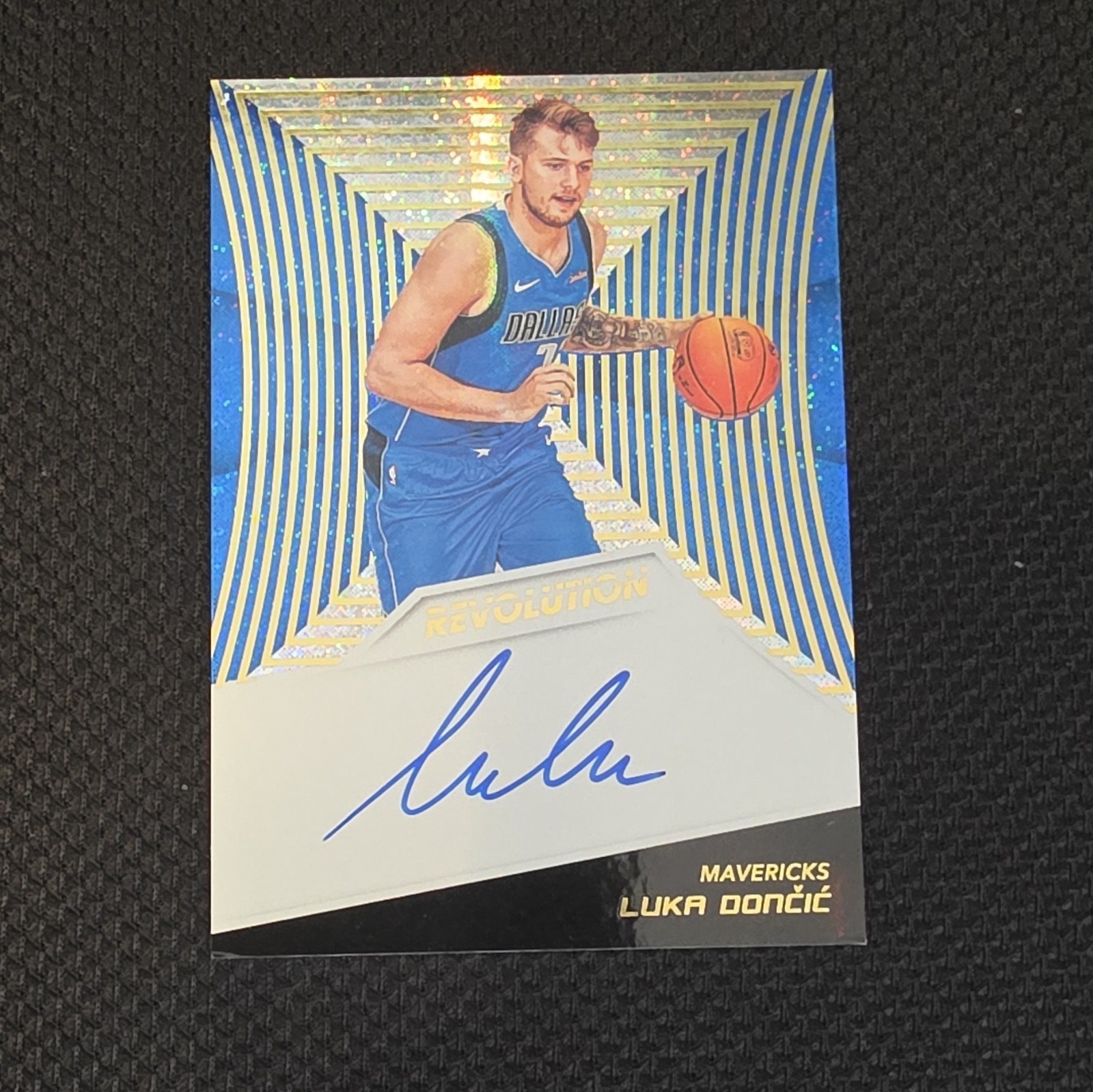 2018-19 Panini Revolution Luka Dončić Rookie Autographs Auto #RA-LDC 2018-19 Panini Revolution Luka Dončić Rookie Autographs Auto #RA-LDC