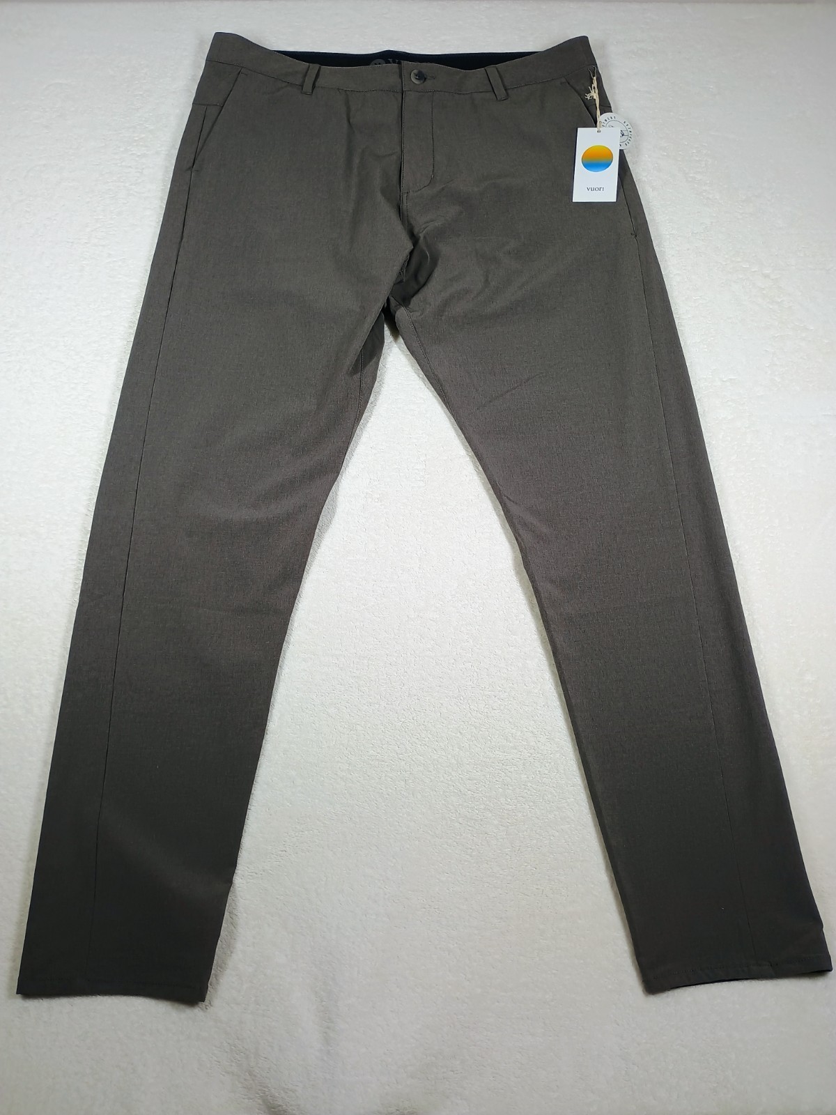 Vuori Aim Pants Mens NWT Size 36 Cocoa Performance Stretch Wicking Chino V431