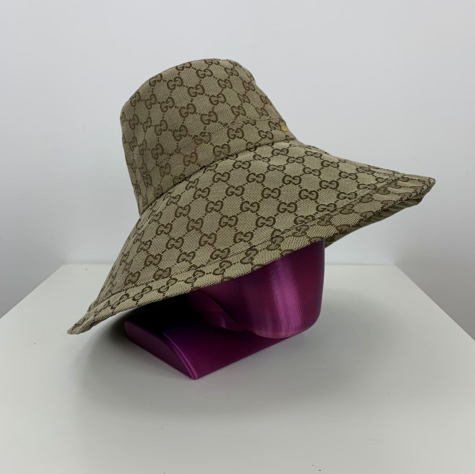 Ladies Gucci GG Monogram Canvas Jacquard Big Bucket Hat Wide Brim Beige Size S Ladies Gucci GG Monogram Canvas Jacquard Big Bucket Hat Wide Brim Beige Size S