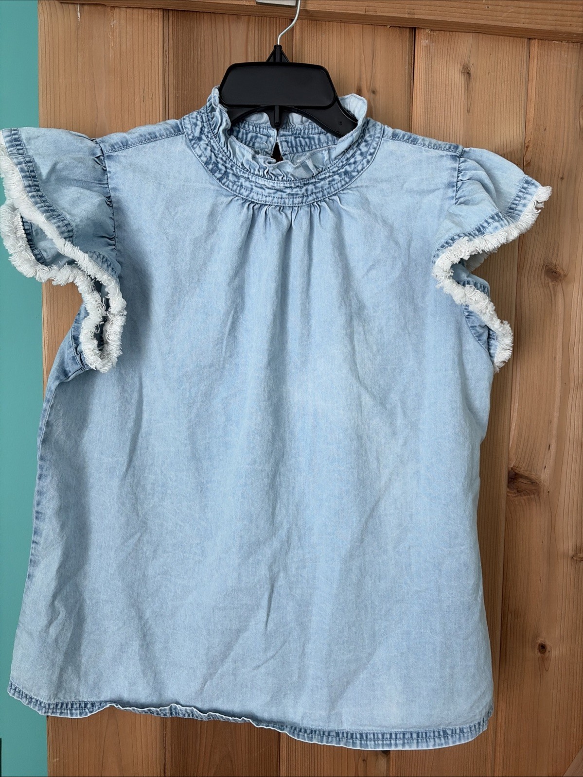 THML Womens Frilled Collar Flutter Sleeve Light Blue Chambray Top Size Medium THML Womens Frilled Collar Flutter Sleeve Light Blue Chambray Top Size Medium