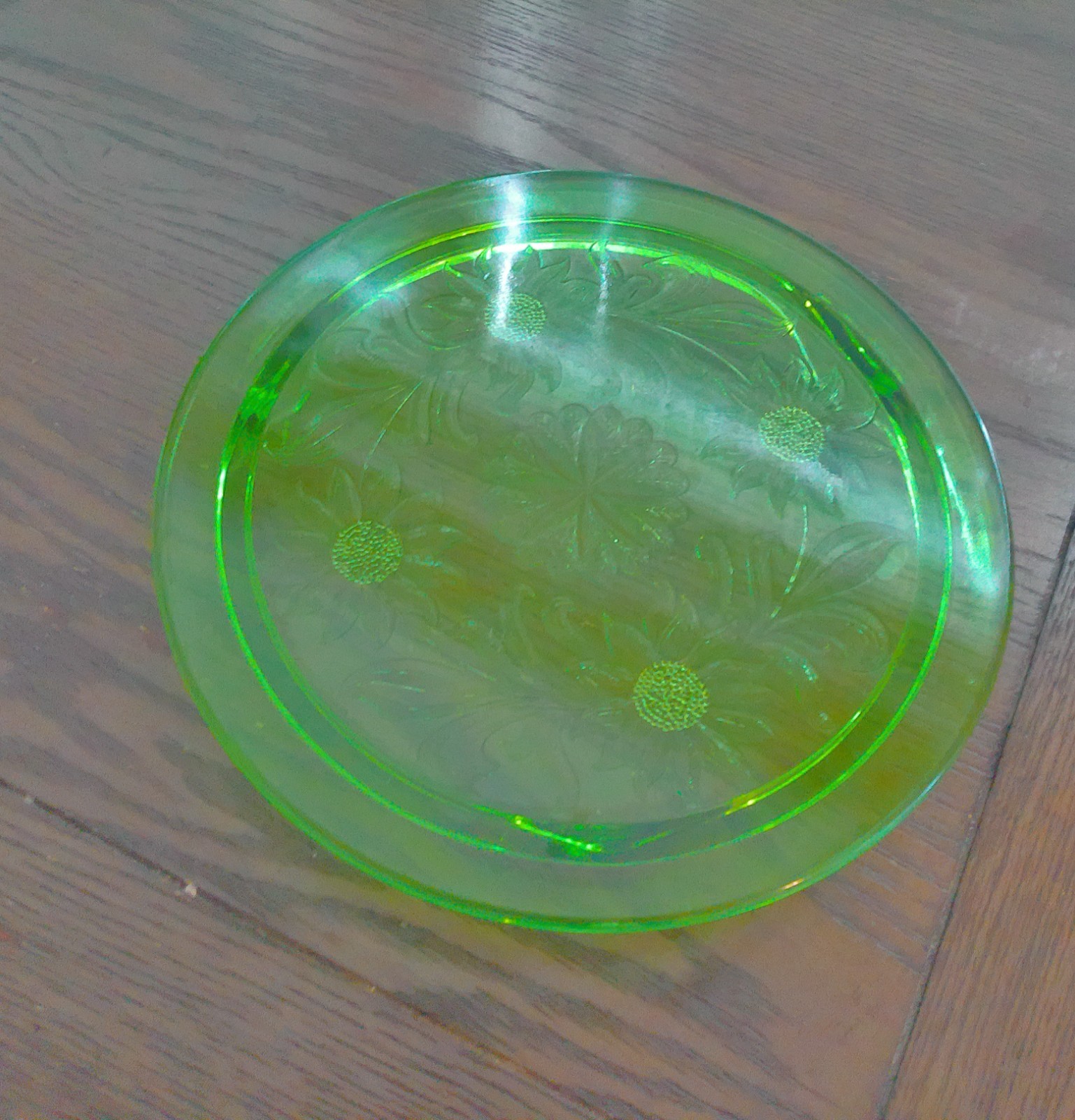 Vintage Green Depression Glass Footed Cake Plate Stand Floral Daisy Pattern
