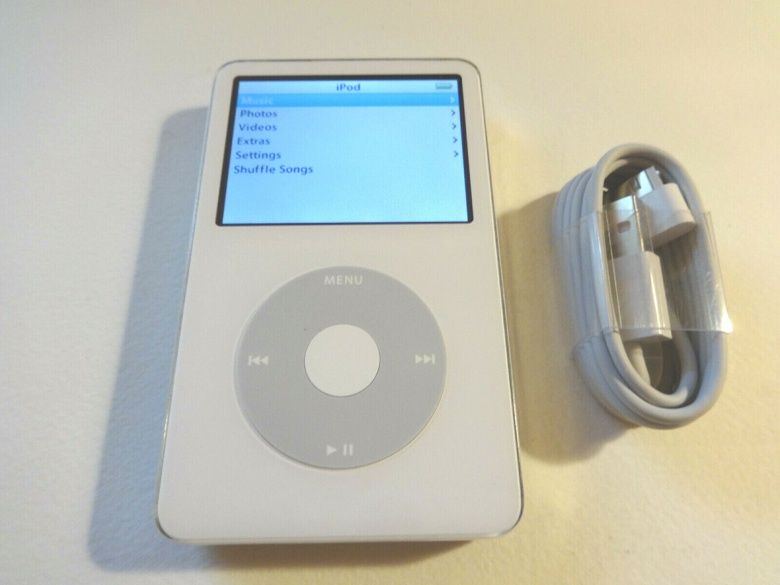 APPLE  iPOD  CLASSIC  5TH GEN.  WHITE  60GB...WOFLSON  CHIP...NEW  BATTERY...