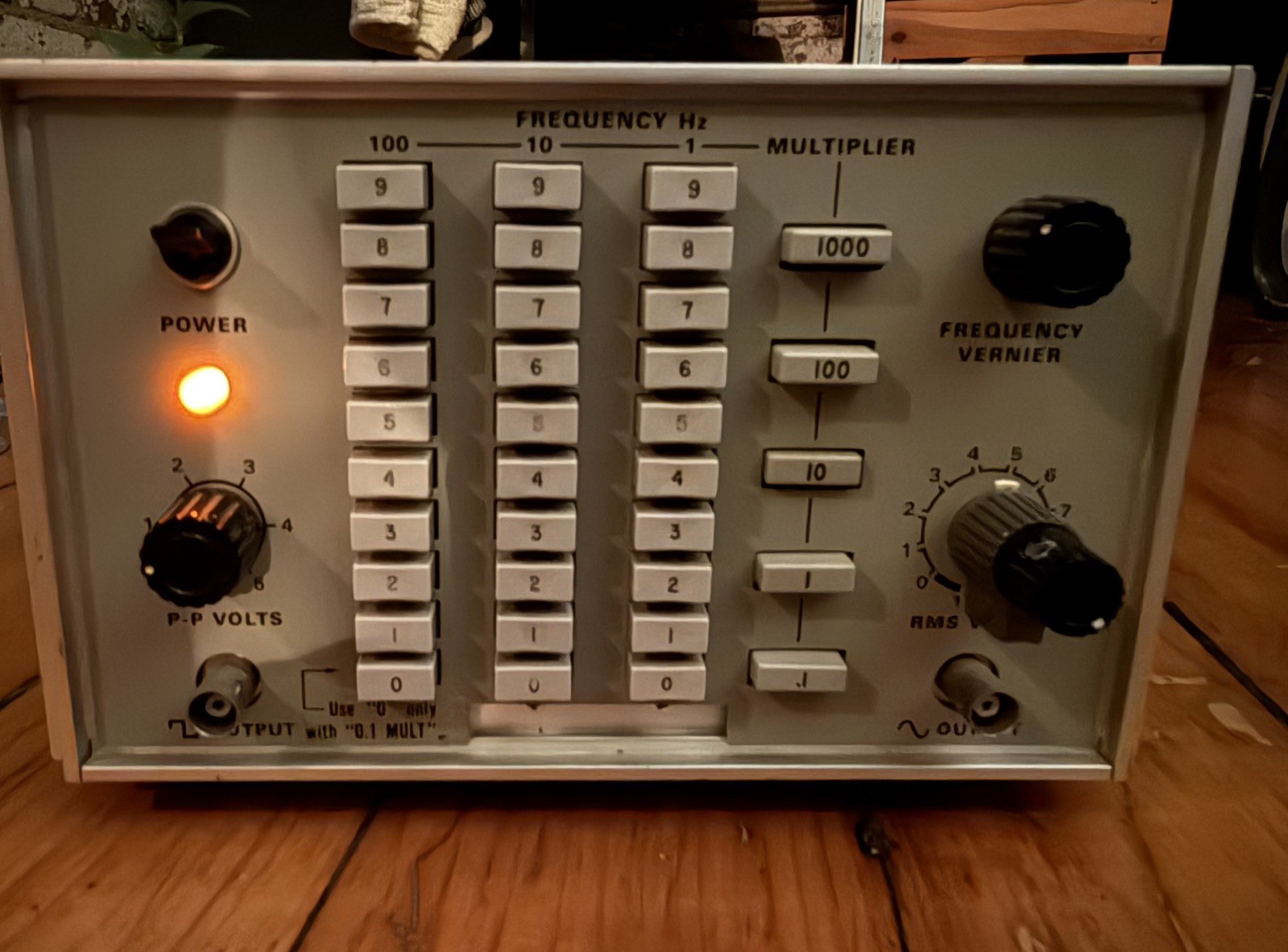 Krohn-Hite 4100 Oscillator Solid State Signal Generator - Untested Krohn-Hite 4100 Oscillator Solid State Signal Generator - Untested