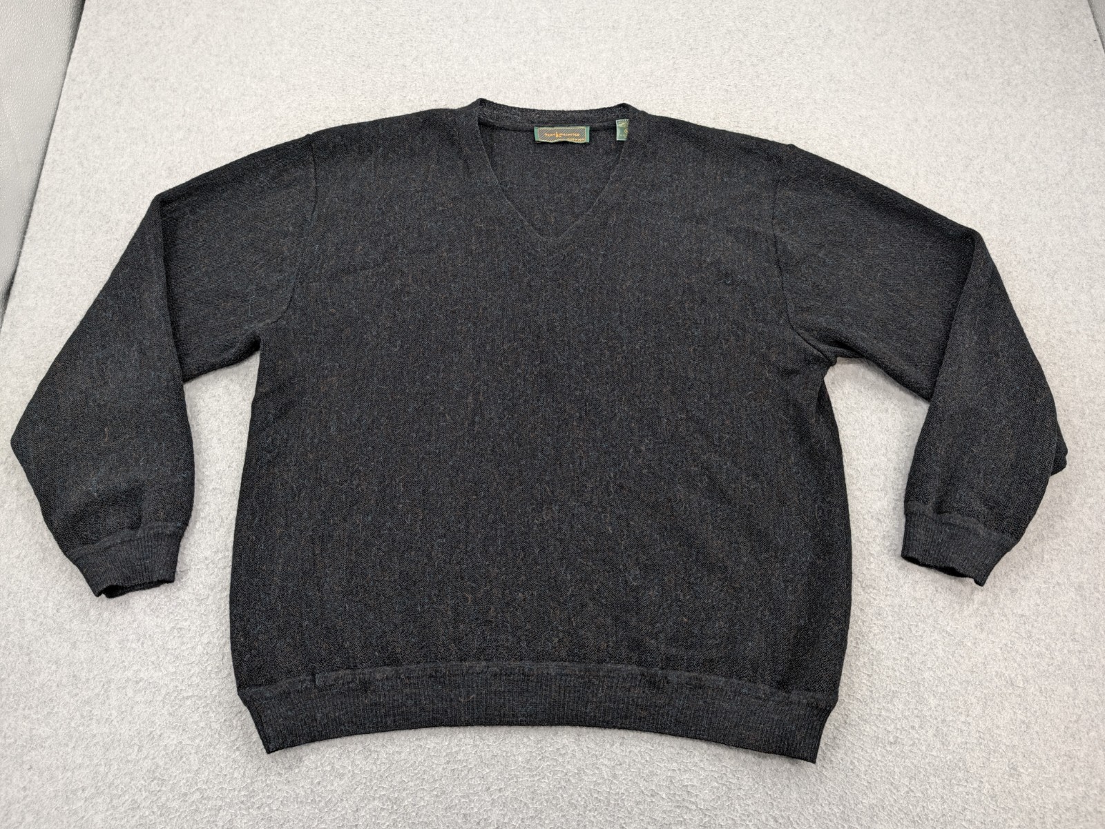 Peru Unlimited Sweater Mens Medium Black V Neck Baby Alpaca Wool Soft Pullover