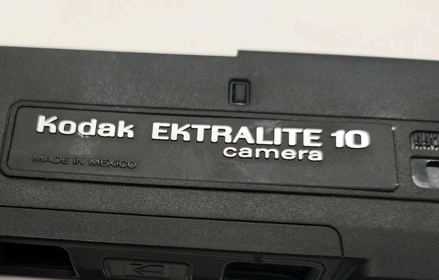 Vintage Kodak Ektralite 10 110 Film Camera Built-In Flash Made in Mexico READ Vintage Kodak Ektralite 10 110 Film Camera Built-In Flash Made in Mexico READ