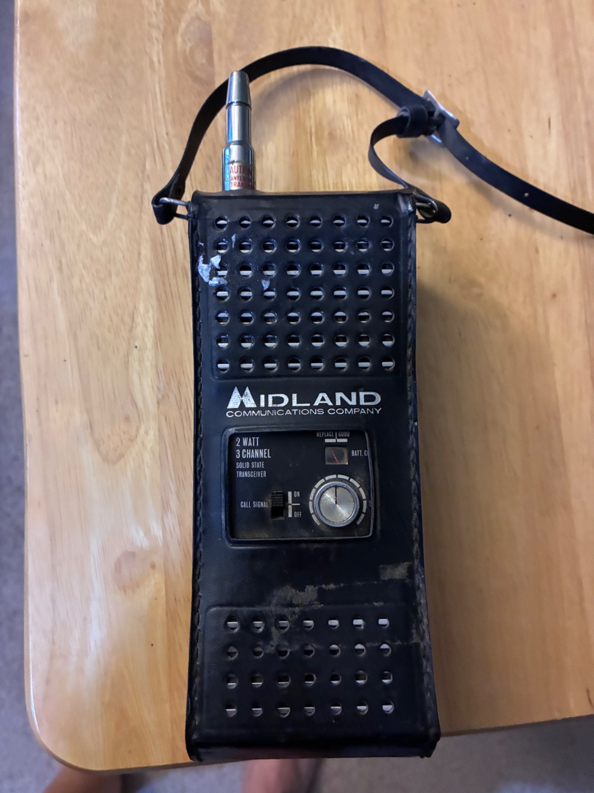 VINTAGE MIDLAND 13-724 2 WATT 3 CHANNEL CB WALKIE TALKIE W/ ANTENNA-
