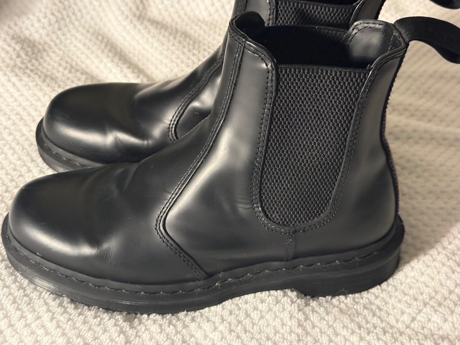 Dr. Martens 2976 Mono Chelsea Boots Women’s sz 8 Leather. Very good used Dr. Martens 2976 Mono Chelsea Boots Women’s sz 8 Leather. Very good used