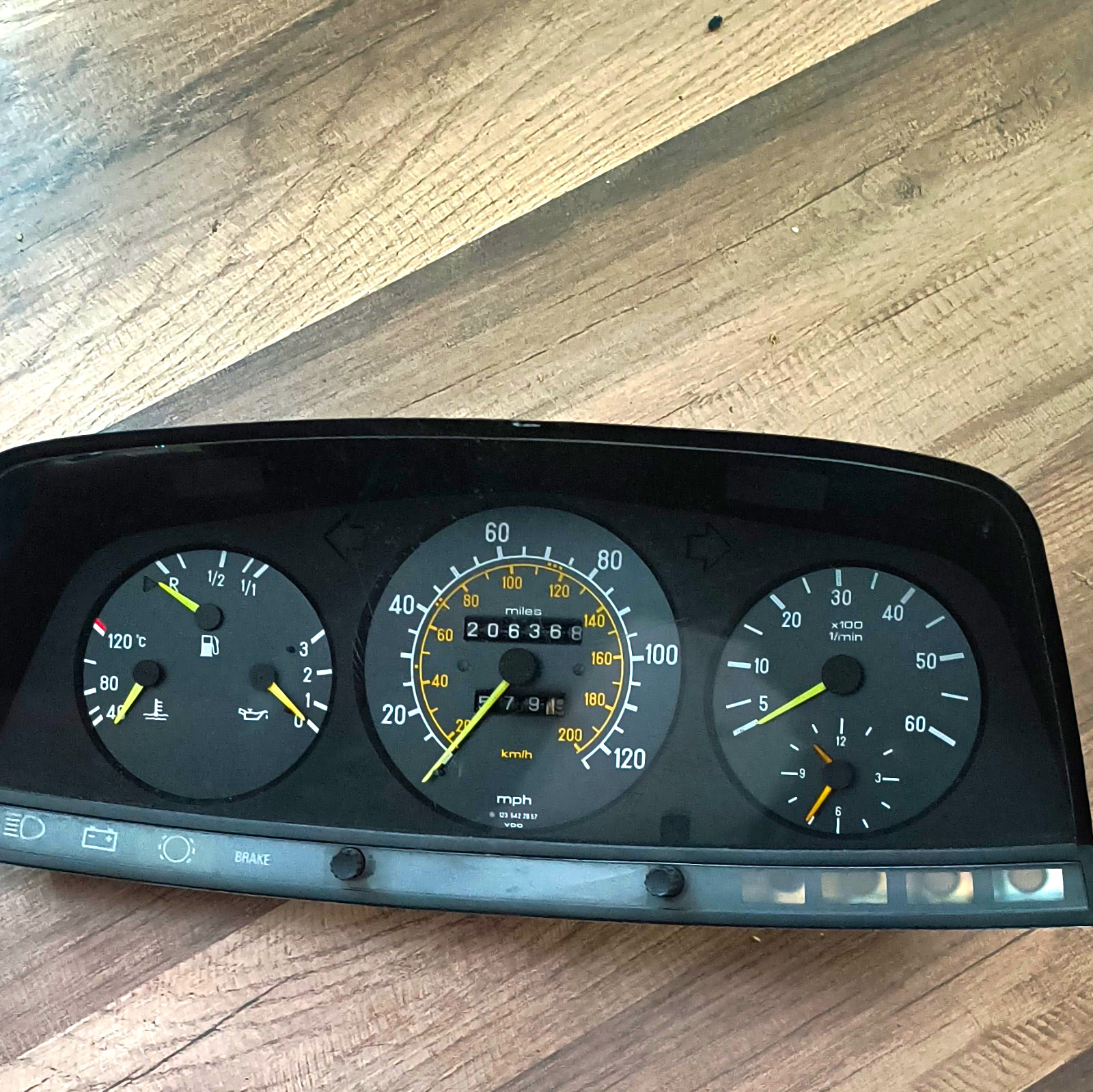 77-85 Mercedes w123 240d 300d DIESEL Instrument Speedometer 85 MPH 260K OEM 77-85 Mercedes w123 240d 300d DIESEL Instrument Speedometer 85 MPH 260K OEM