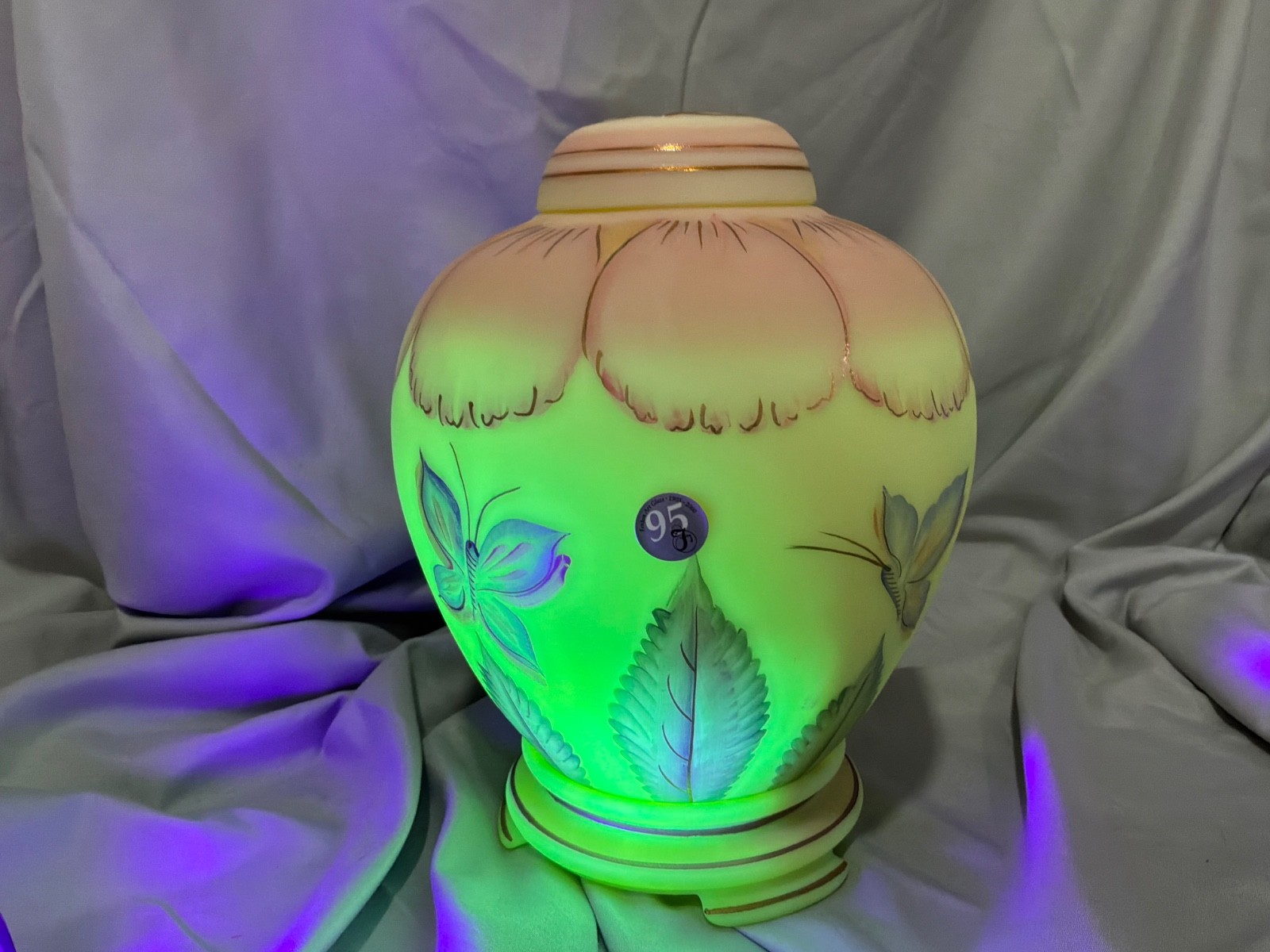 Fenton 5302 BS NIB MINTDaisy Burmese Ginger Jar Connoisseur LE Family Signed