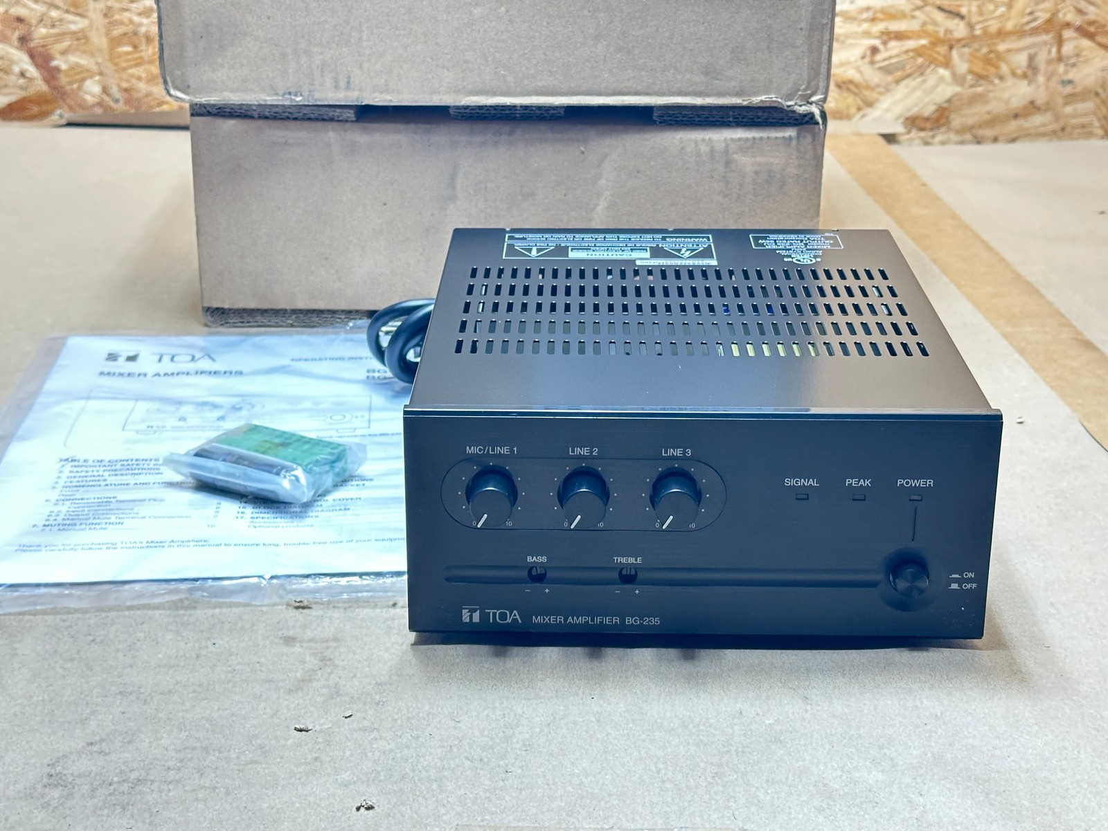 TOA BG-235 CU 3-Channel 35W Tabletop Amplifier Mixer TOA BG-235 CU 3-Channel 35W Tabletop Amplifier Mixer