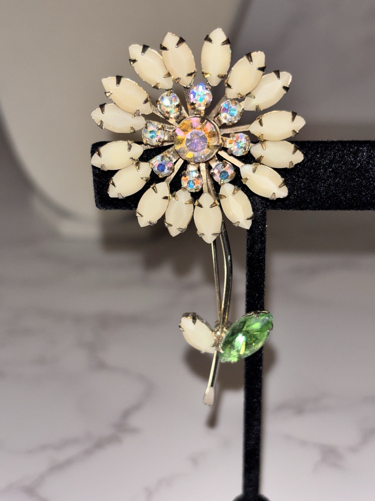 Vintage Weiss Milk Glass Aurora Borealis Rhinestone Flower Stem Brooch Pin EUC Vintage Weiss Milk Glass Aurora Borealis Rhinestone Flower Stem Brooch Pin EUC