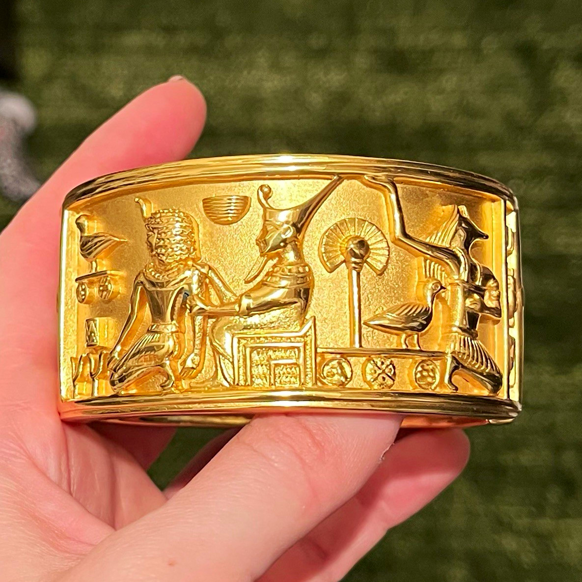 Vintage Elizabeth Taylor Gold Egyptian Style Cleopatra Hinged Cuff Bracelet Vintage Elizabeth Taylor Gold Egyptian Style Cleopatra Hinged Cuff Bracelet