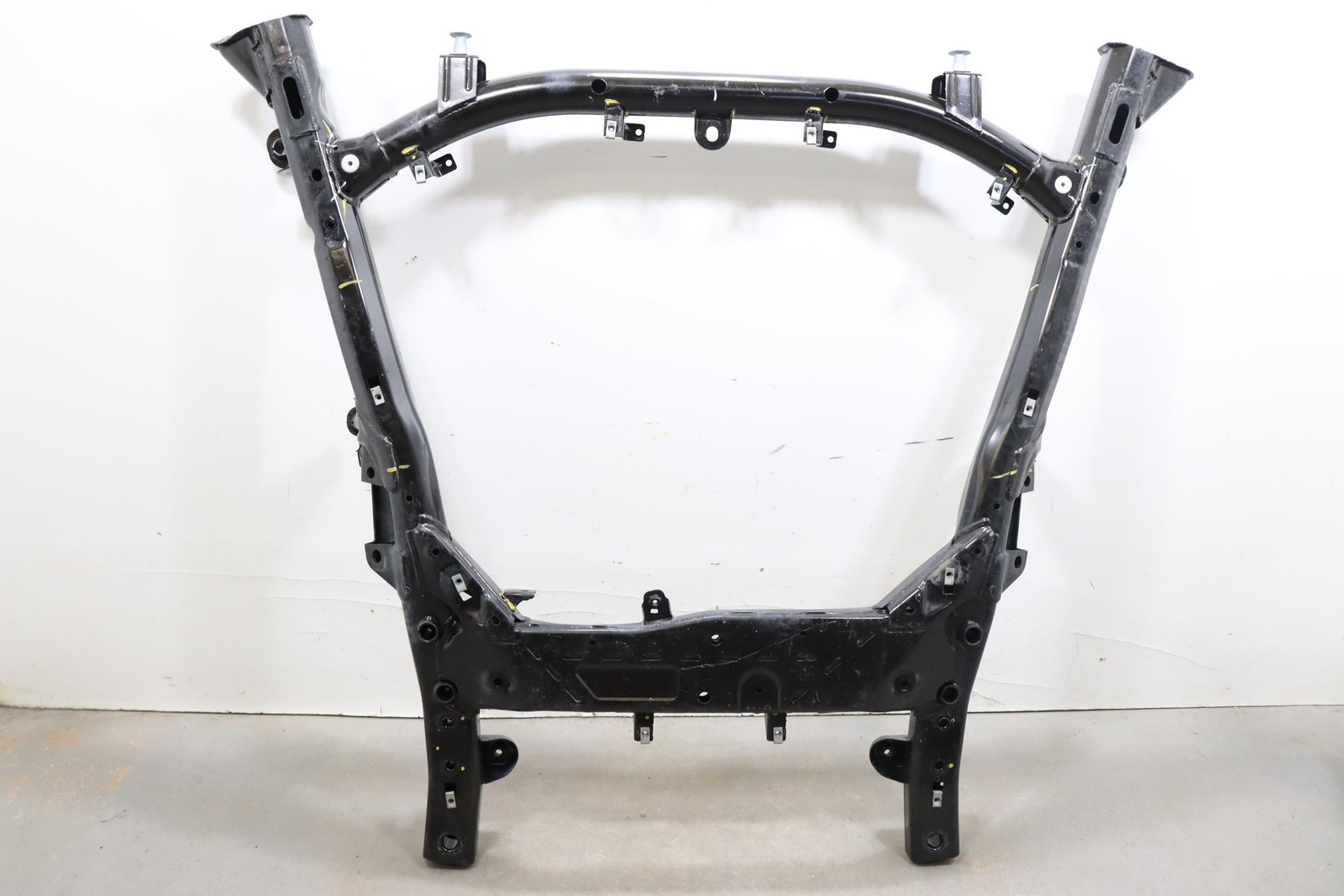 2020 - 2026 Chrysler Voyager Front Undercarriage Subframe Crossmember Cradle OEM 2020 - 2026 Chrysler Voyager Front Undercarriage Subframe Crossmember Cradle OEM
