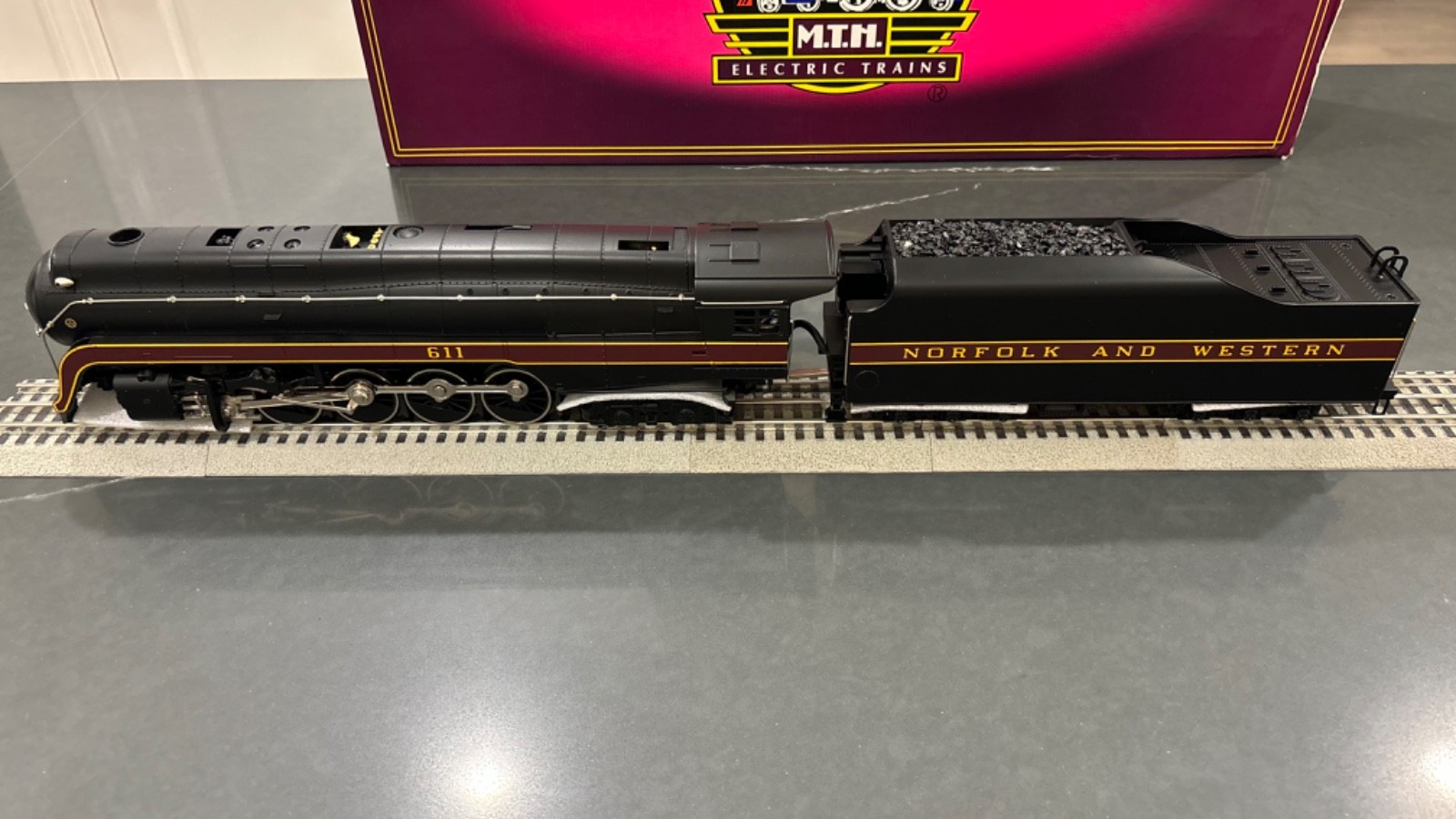 MTH 20-3024-1 O Gauge N&W J-Class 4-8-4 Steam Locomotive & Tender #611 w/PS1 EX