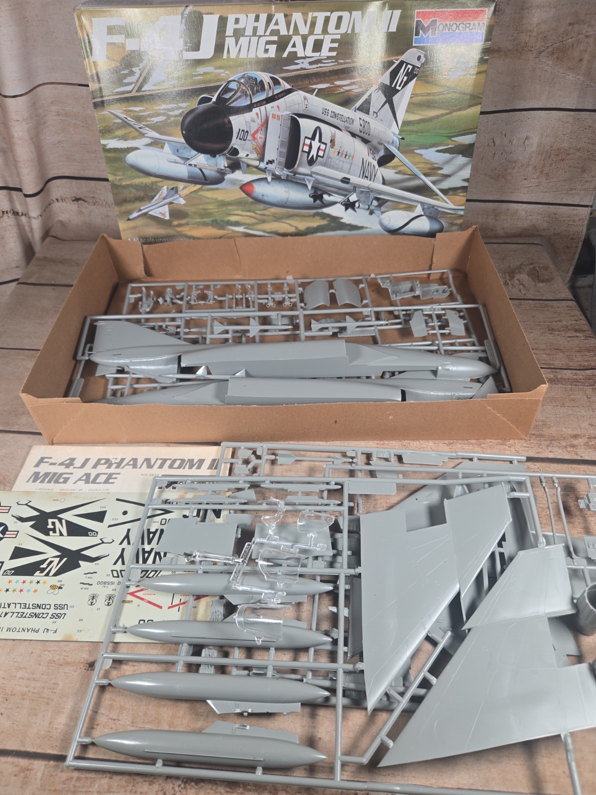 MONOGRAM F-4J PHANTOM II MIG ACE FIGHTER SCALE 1:48 MODEL KIT 5813