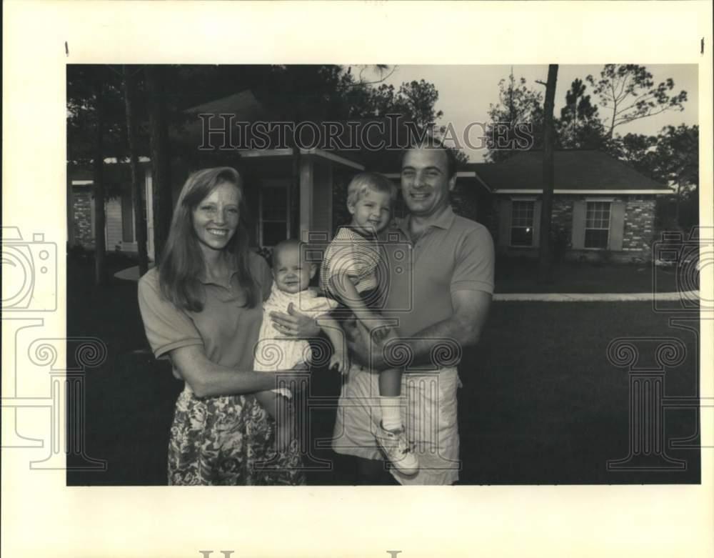1991 Press Photo Alix & Ralph Prete at home in Mandeville, Lousisiana