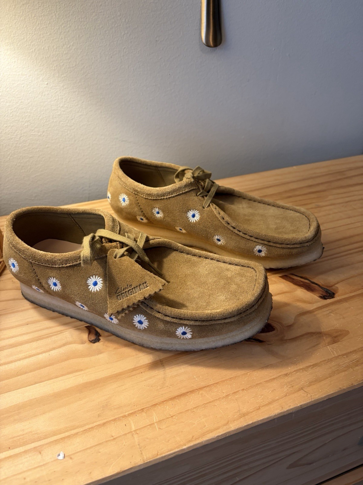 Tan Mens Clark Wallabies Suede With Blue Flowers Streetwear Size 8