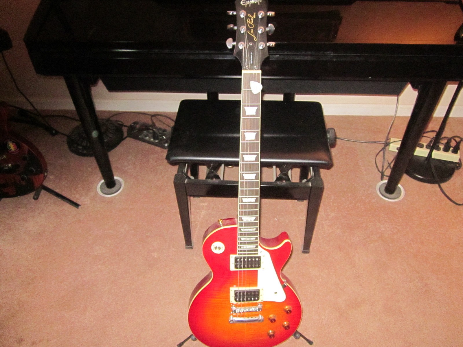 2003 Epiphone Les Paul Model Cherry Sunburst Electric Guitar W/HSC 2003 Epiphone Les Paul Model Cherry Sunburst Electric Guitar W/HSC
