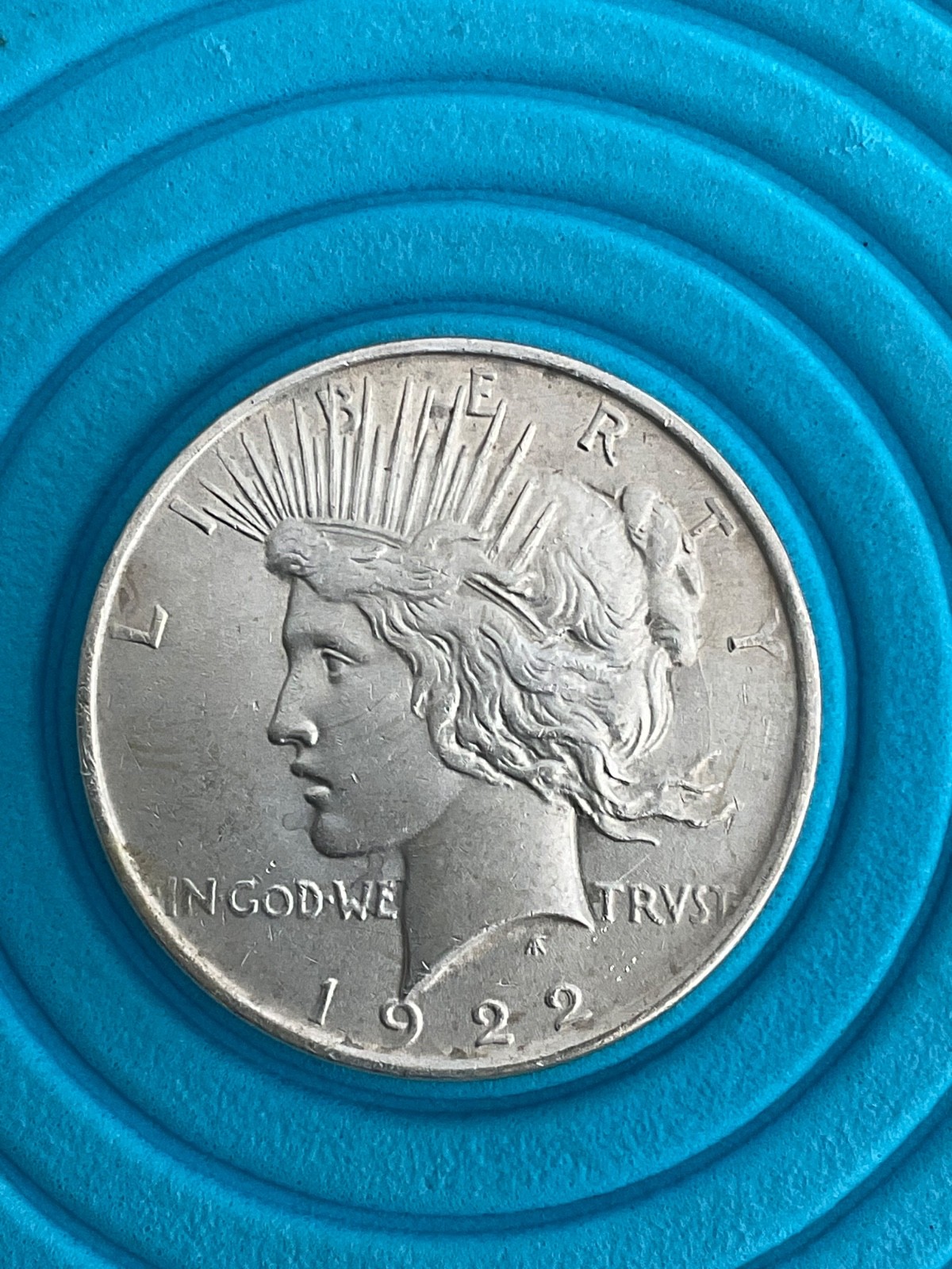 1922-P PEACE DOLLAR, SEE PHOTOS    👀, FOR GRADE, JUST AN AVERAGE COIN.