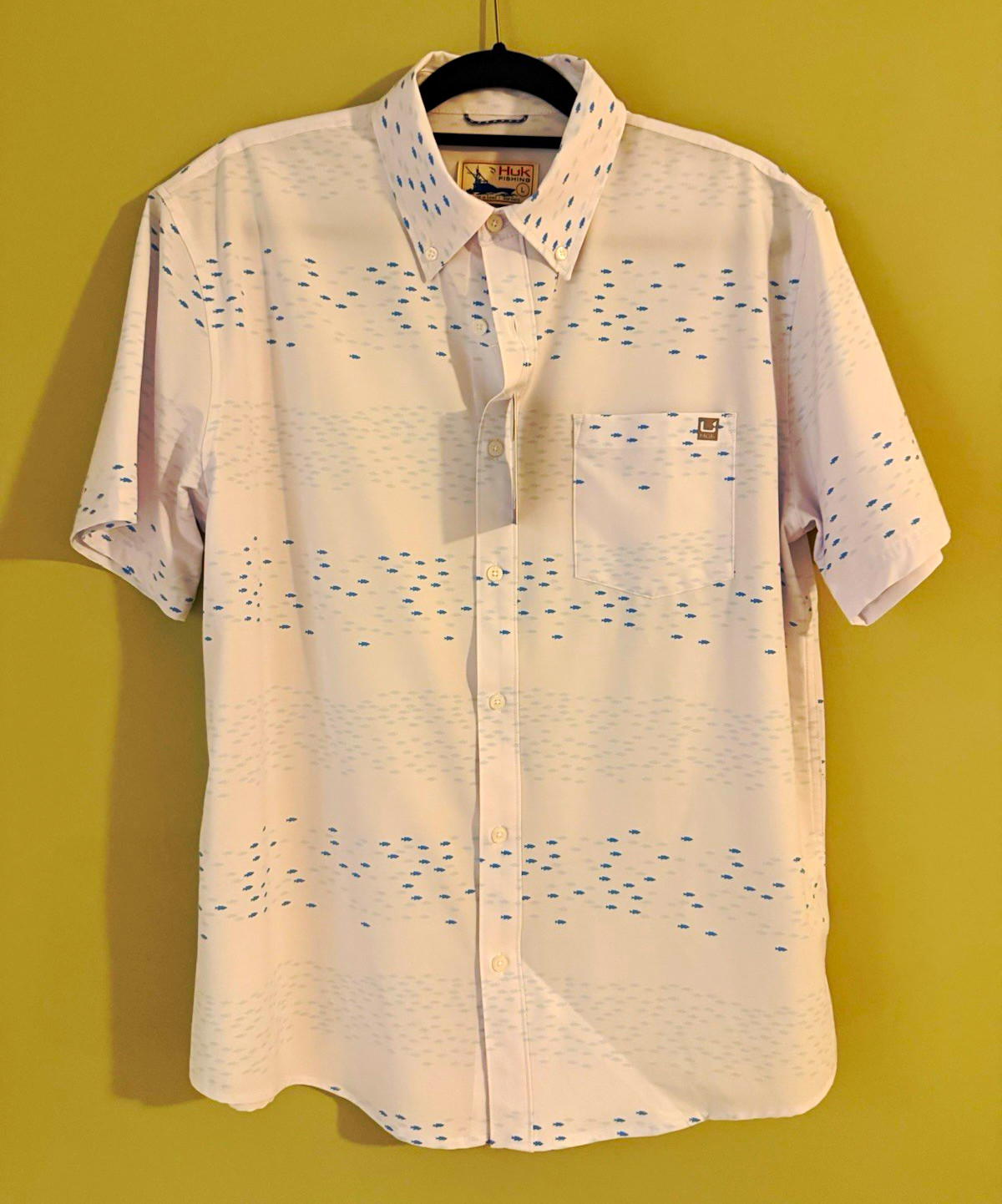 Huk Men’s L White/Blue Fish Print Button-Down Short Sleeve Shirt UPF 30 Huk Men’s L White/Blue Fish Print Button-Down Short Sleeve Shirt UPF 30