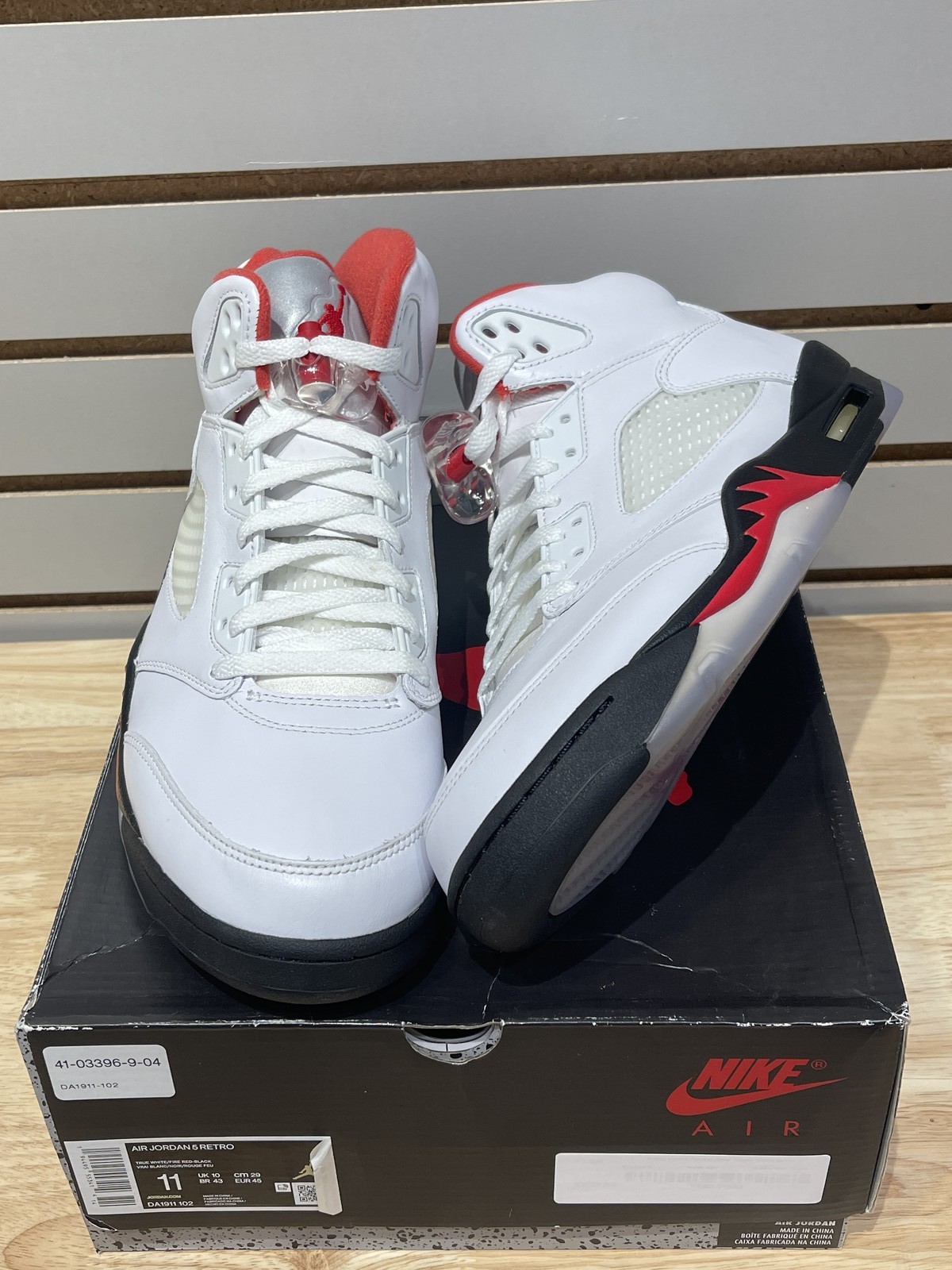 Size 11M/12.5W - Jordan 5 Retro Fire Red Silver Tongue (2020) Sz 11 DA1911-102